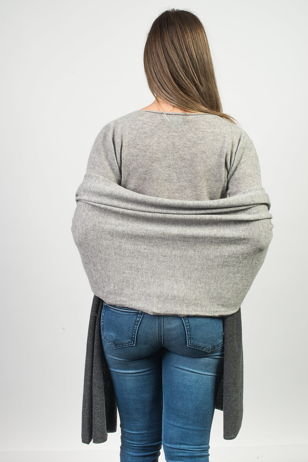 Zweifarbige Stola 100 % Kaschmir, Farbe Anthrazit-Grau, Ansicht 3 | Dalle Piane Cashmere