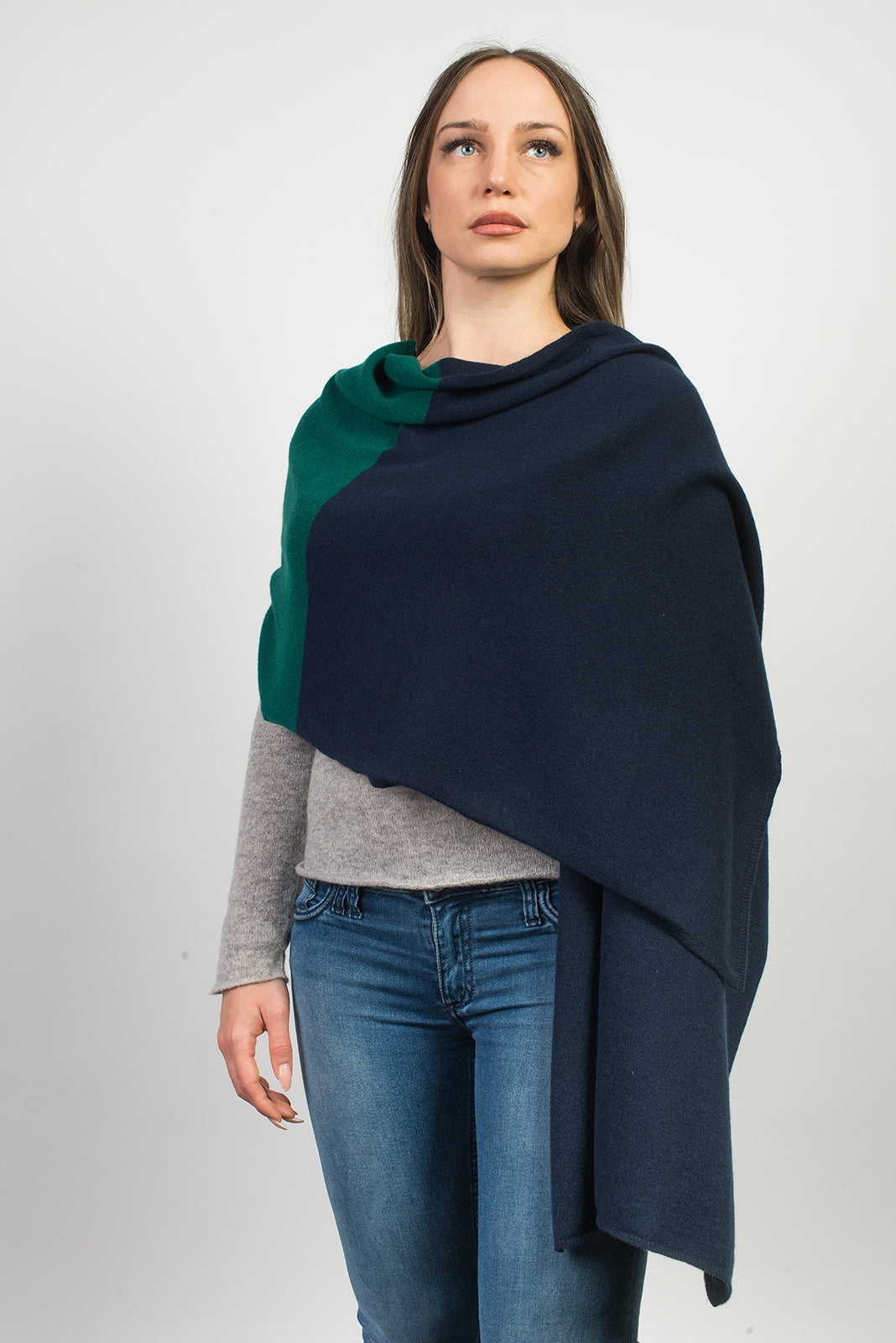 Zweifarbige Stola 100 % Kaschmir, Farbe Blau-Grün, Ansicht 2 | Dalle Piane Cashmere
