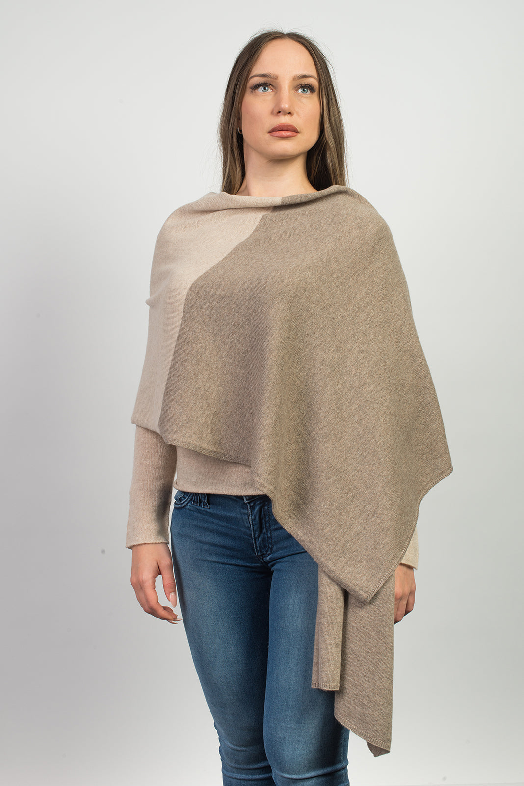 Zweifarbige Stola 100 % Kaschmir, Farbe Nerz-Beige, Ansicht 2 | Dalle Piane Cashmere