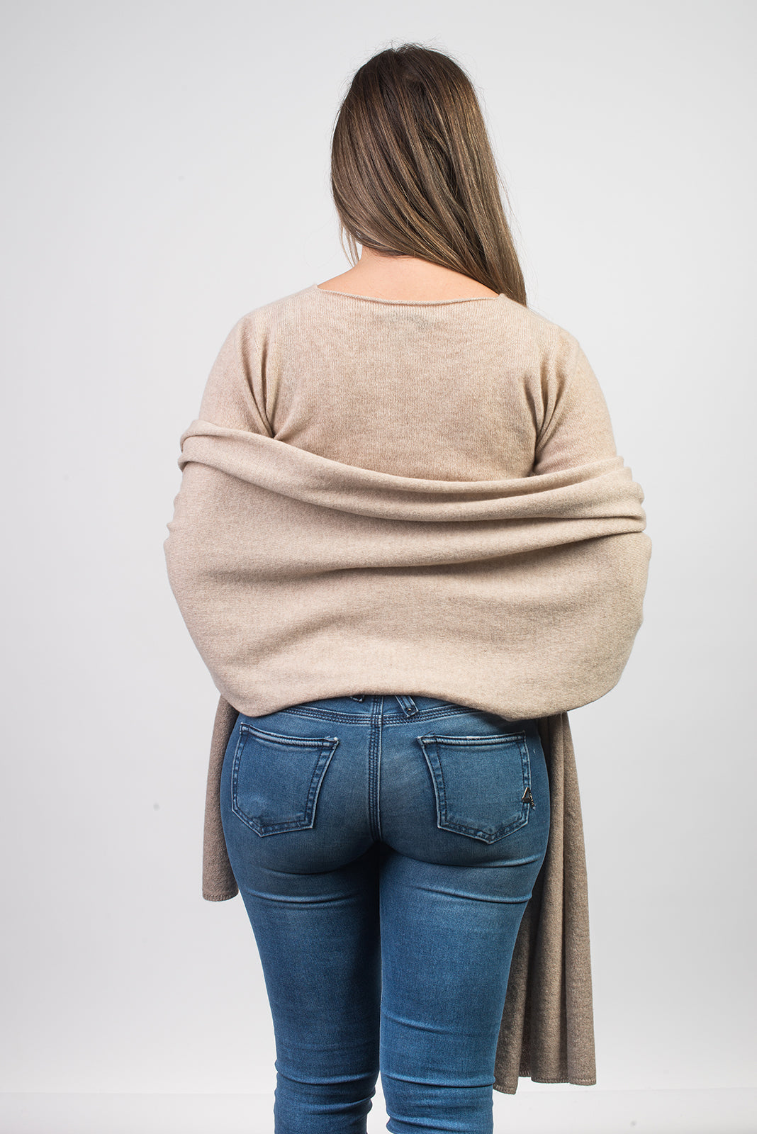 Zweifarbige Stola 100 % Kaschmir, Farbe Nerz-Beige, Ansicht 3 | Dalle Piane Cashmere