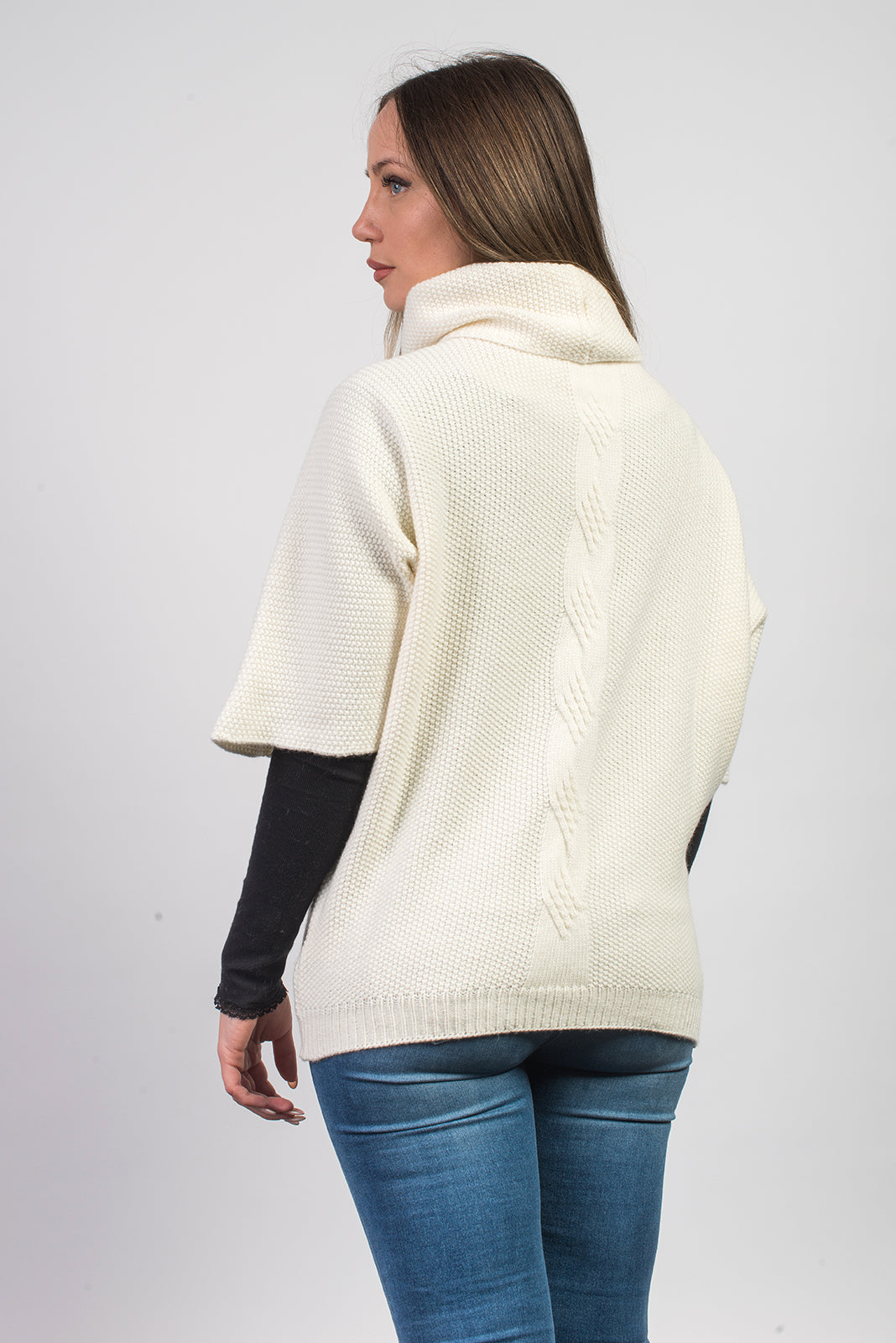 Fledermauspullover aus Kaschmirmischung mit Zopfmuster, Farbe Creme, Ansicht 3 | Dalle Piane Cashmere