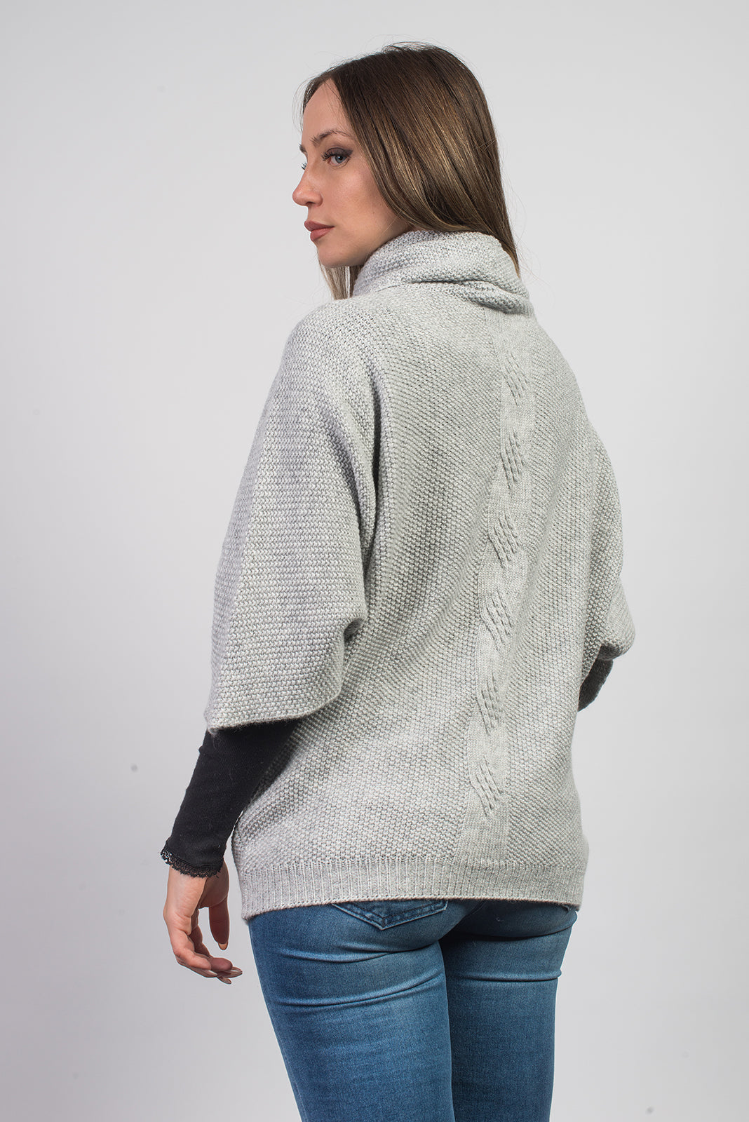 Fledermauspullover aus Kaschmirmischung mit Zopfmuster, Farbe Grau, Ansicht 3 | Dalle Piane Cashmere