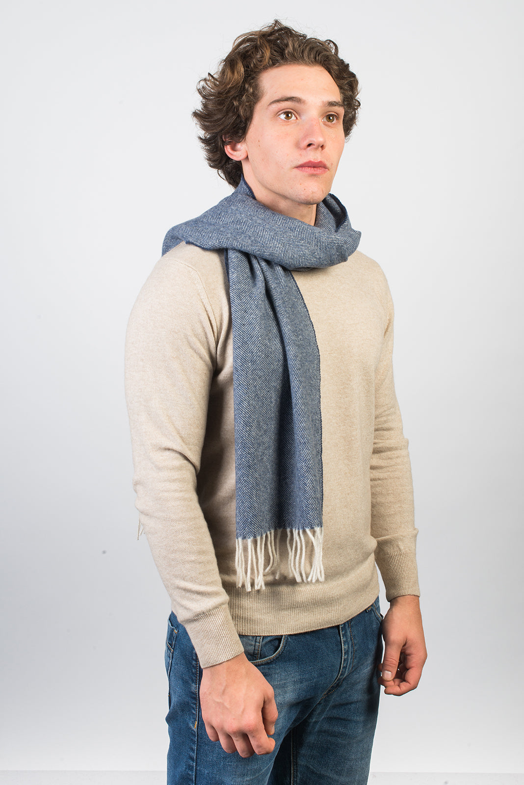 Fischgrät-Schal aus Wolle und Kaschmir, Farbe Blau, Ansicht 2 | Dalle Piane Cashmere