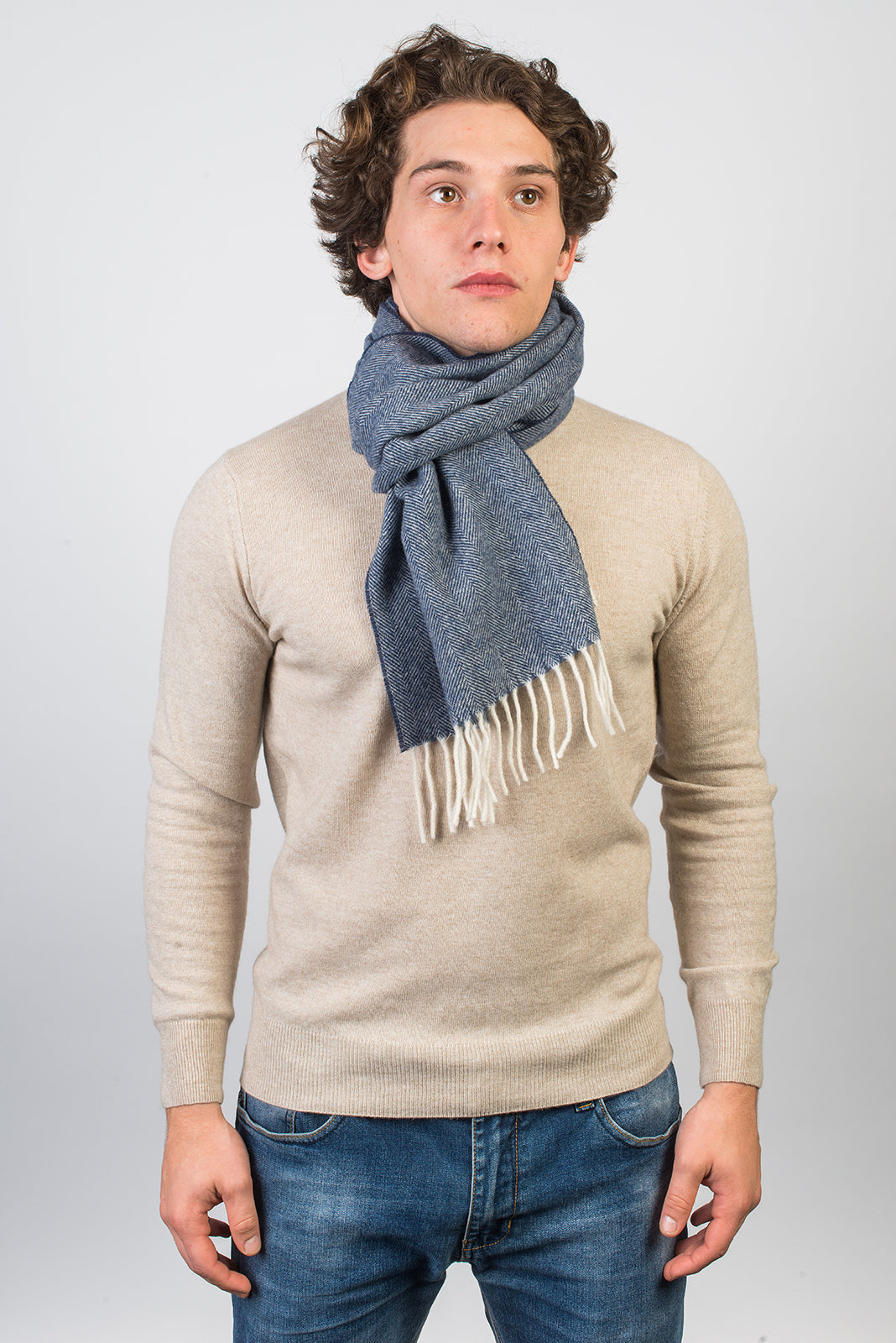 Fischgrät-Schal aus Wolle und Kaschmir, Farbe Blau, Ansicht 3 | Dalle Piane Cashmere