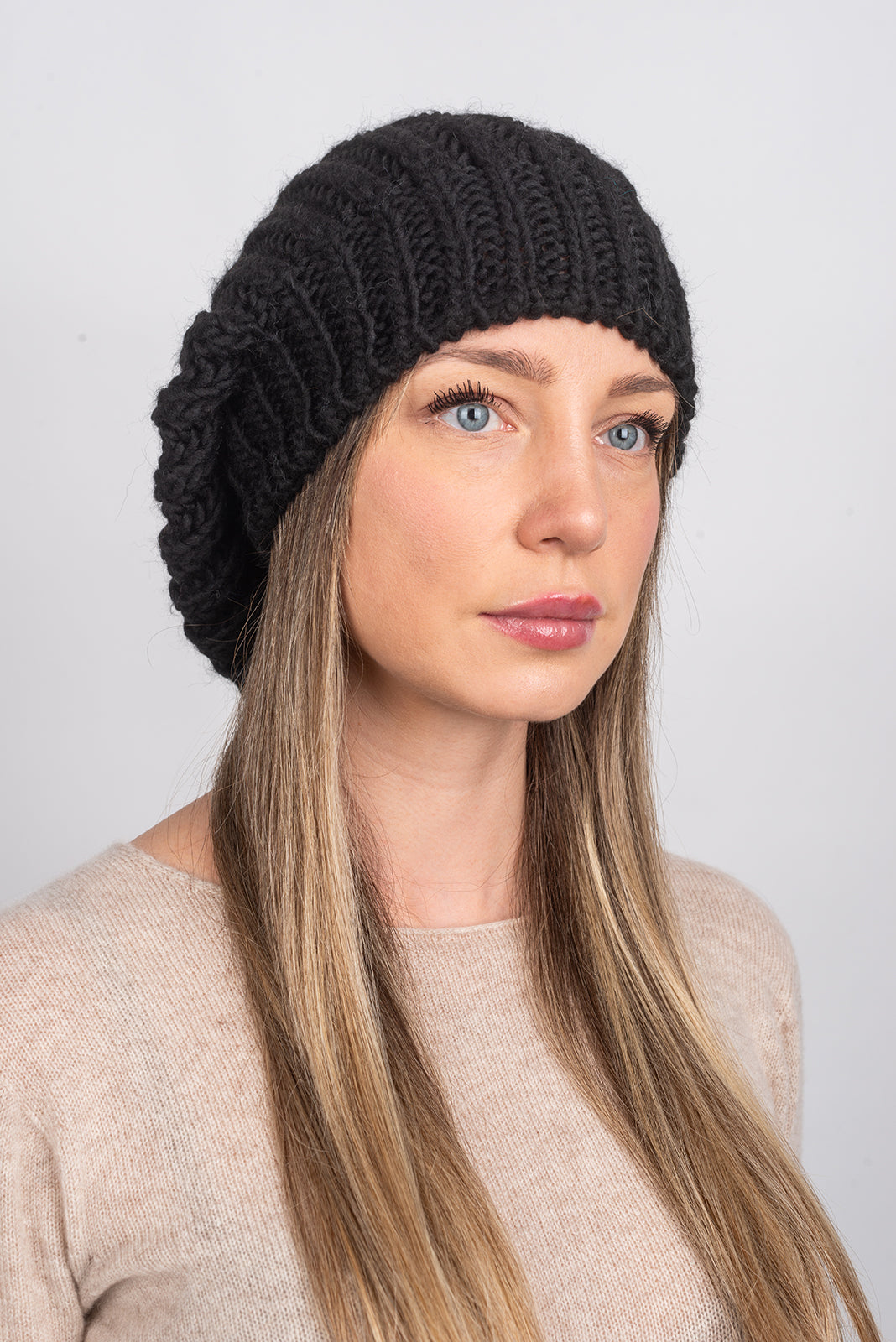 Mütze im englischen Strick, Farbe Schwarz, Ansicht 2 | Dalle Piane Cashmere