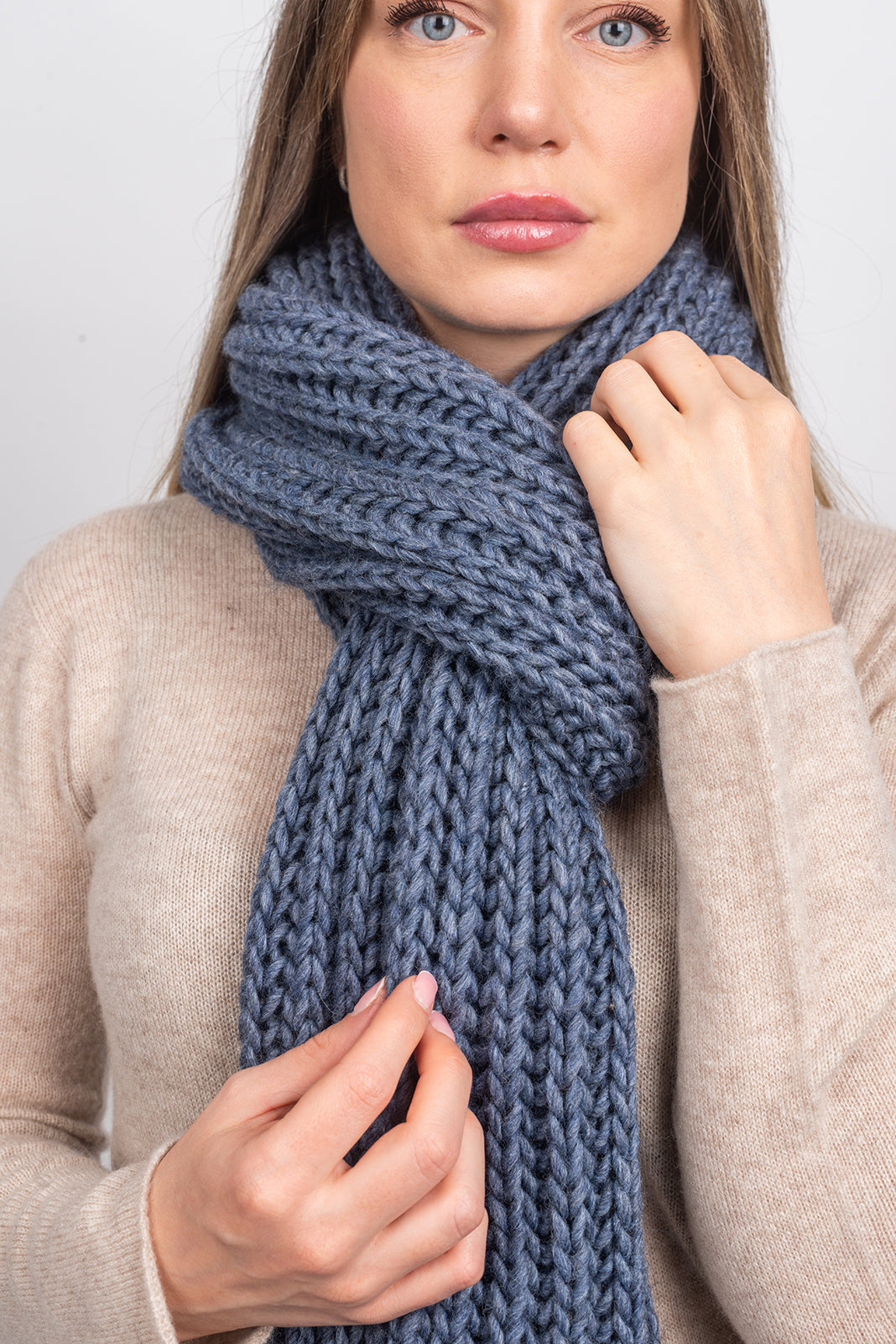 Schal im Englischen Rippenstrick mit Fransen, Farbe Mokka, Ansicht 12 | Dalle Piane Cashmere