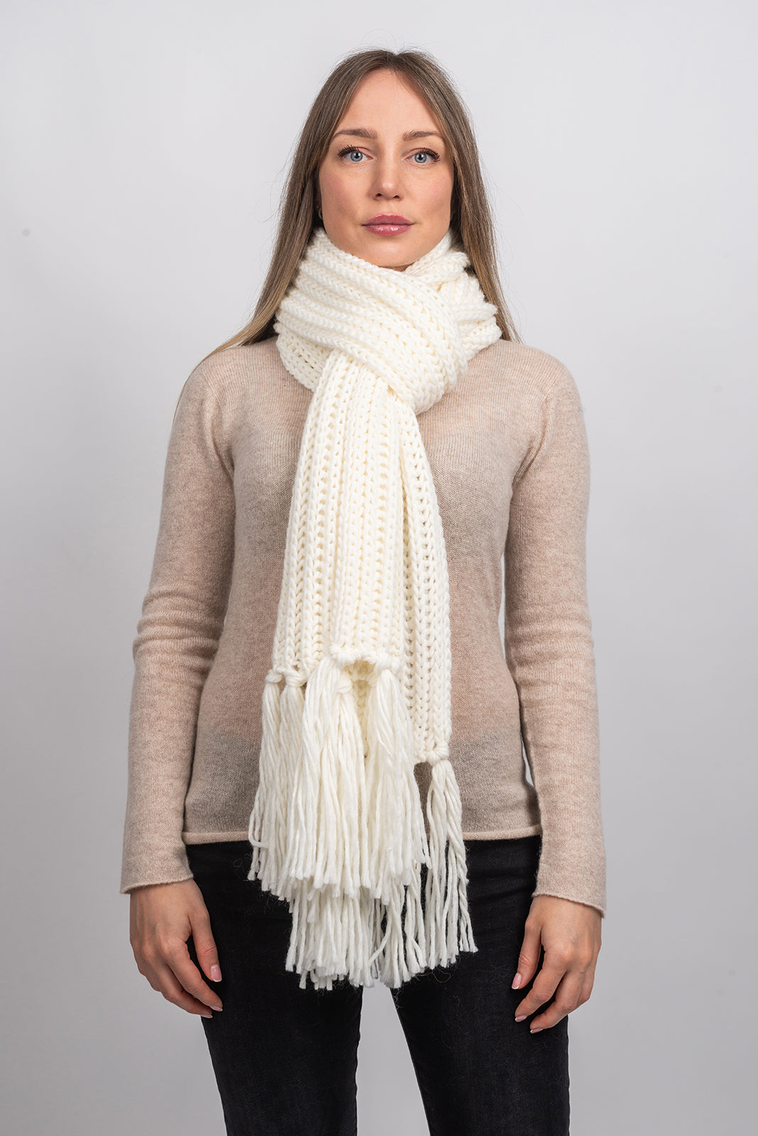 Schal im Englischen Rippenstrick mit Fransen, Farbe Mokka, Ansicht 8 | Dalle Piane Cashmere