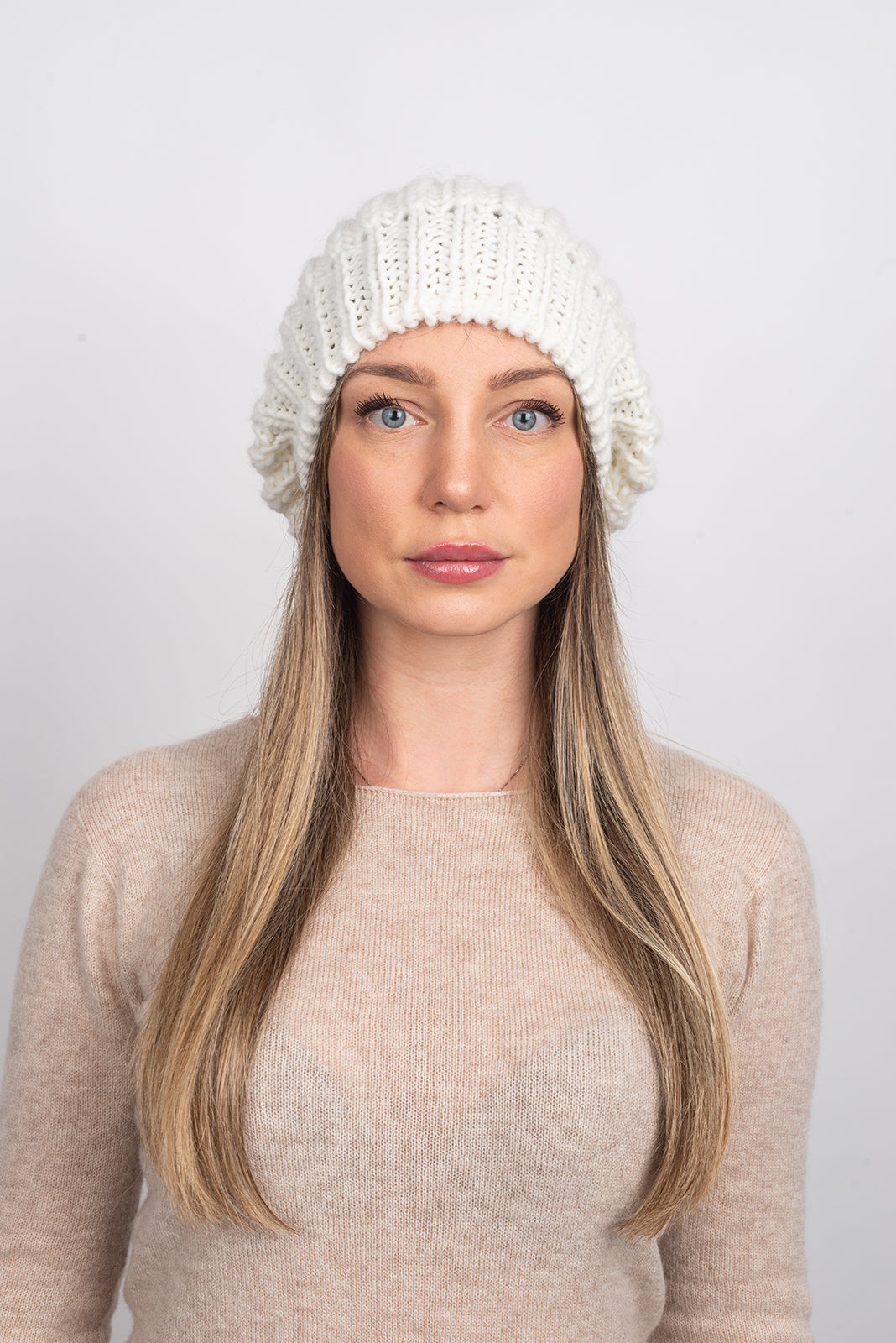 Mütze im englischen Strick, Farbe Weiß, Ansicht 3 | Dalle Piane Cashmere