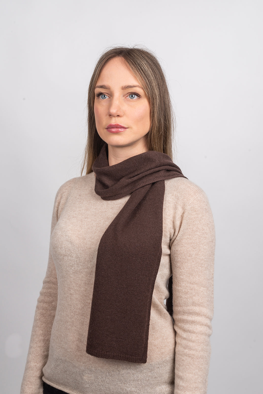 Mini Schal 100 % Kaschmir, Farbe Braun, Ansicht 2 | Dalle Piane Cashmere