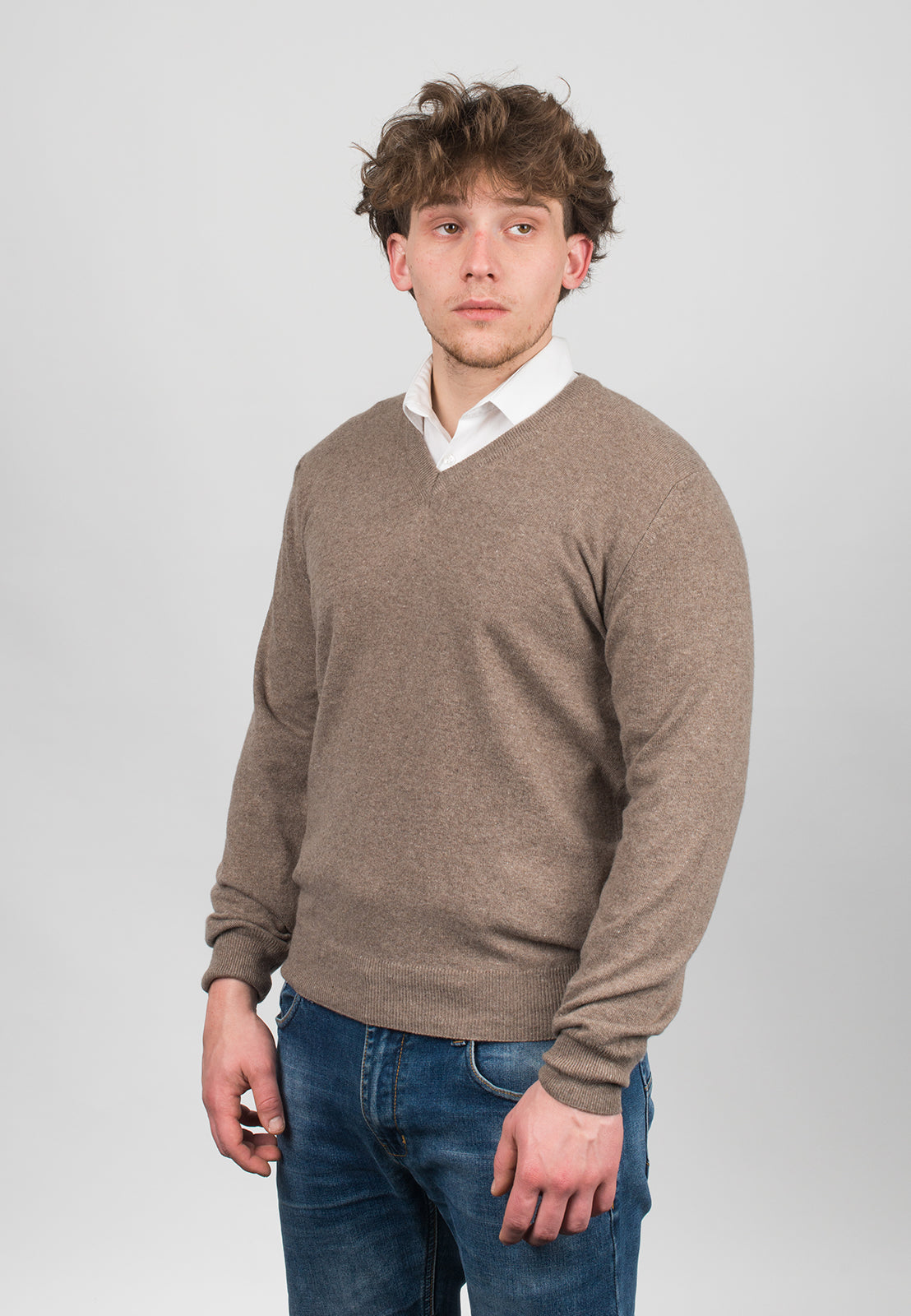 V-Ausschnitt aus Kaschmirmischung, Farbe Nerz, Ansicht 2 | Dalle Piane Cashmere