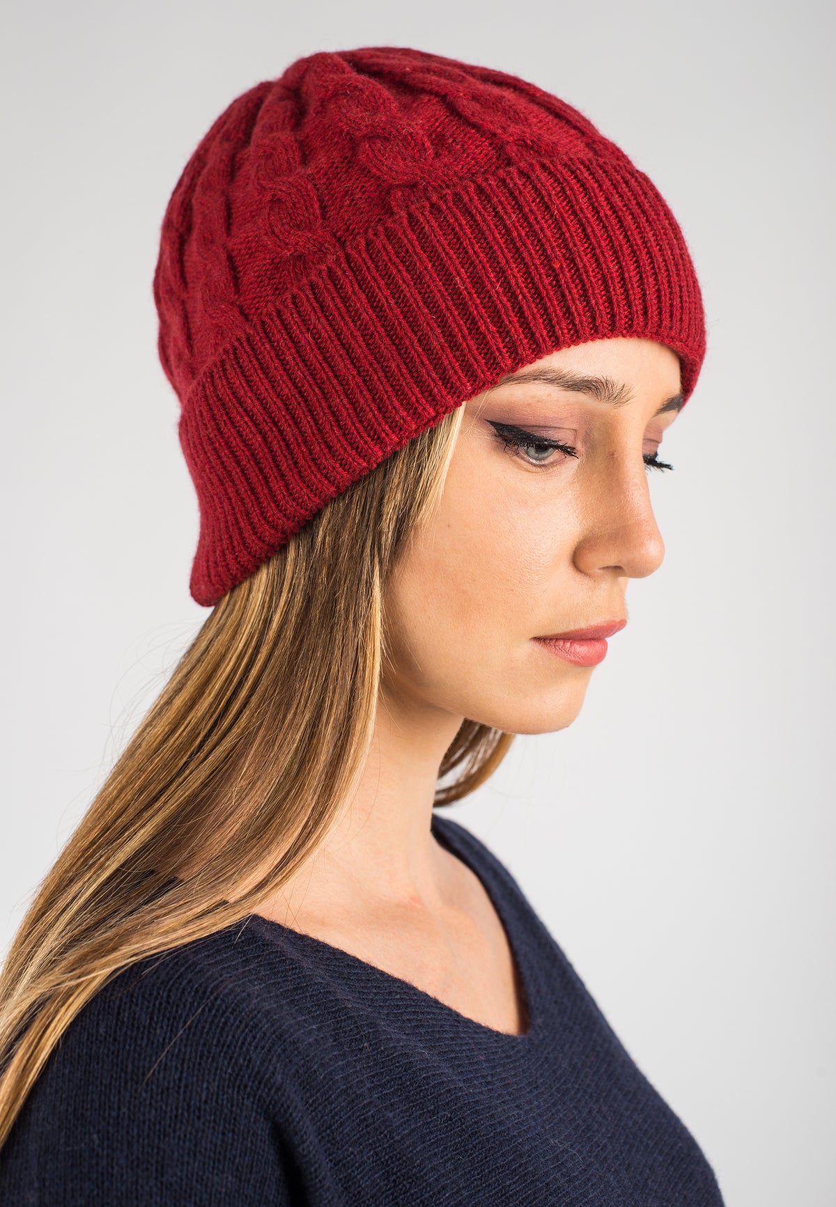 Zopfstrickmütze aus regeneriertem Kaschmir, Farbe Rot, Ansicht 3 | Dalle Piane Cashmere