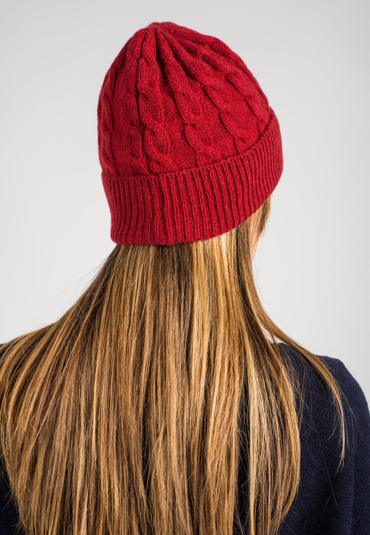 Zopfstrickmütze aus regeneriertem Kaschmir, Farbe Rot, Ansicht 2 | Dalle Piane Cashmere