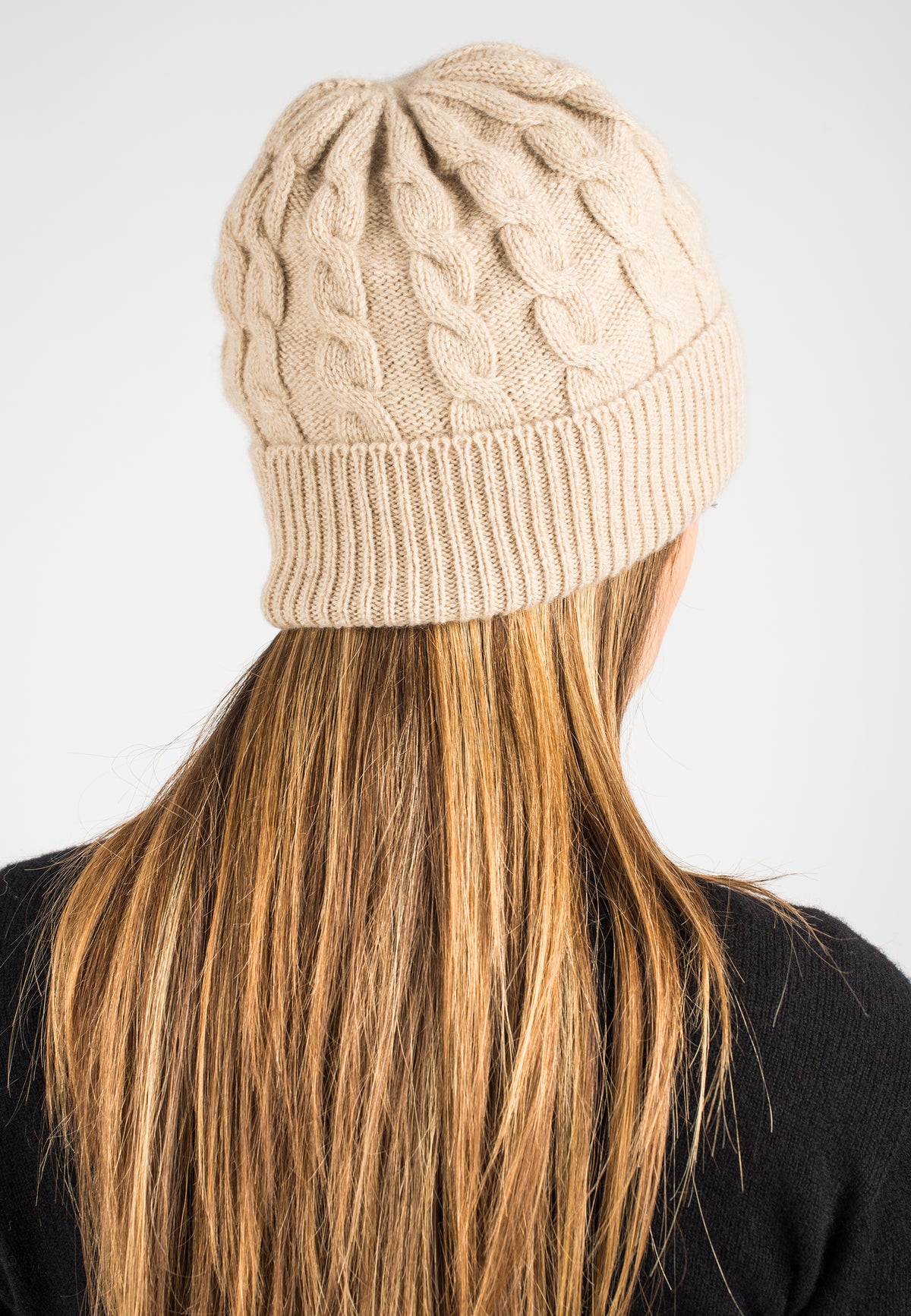 Zopfstrickmütze aus regeneriertem Kaschmir, Farbe Beige, Ansicht 3 | Dalle Piane Cashmere
