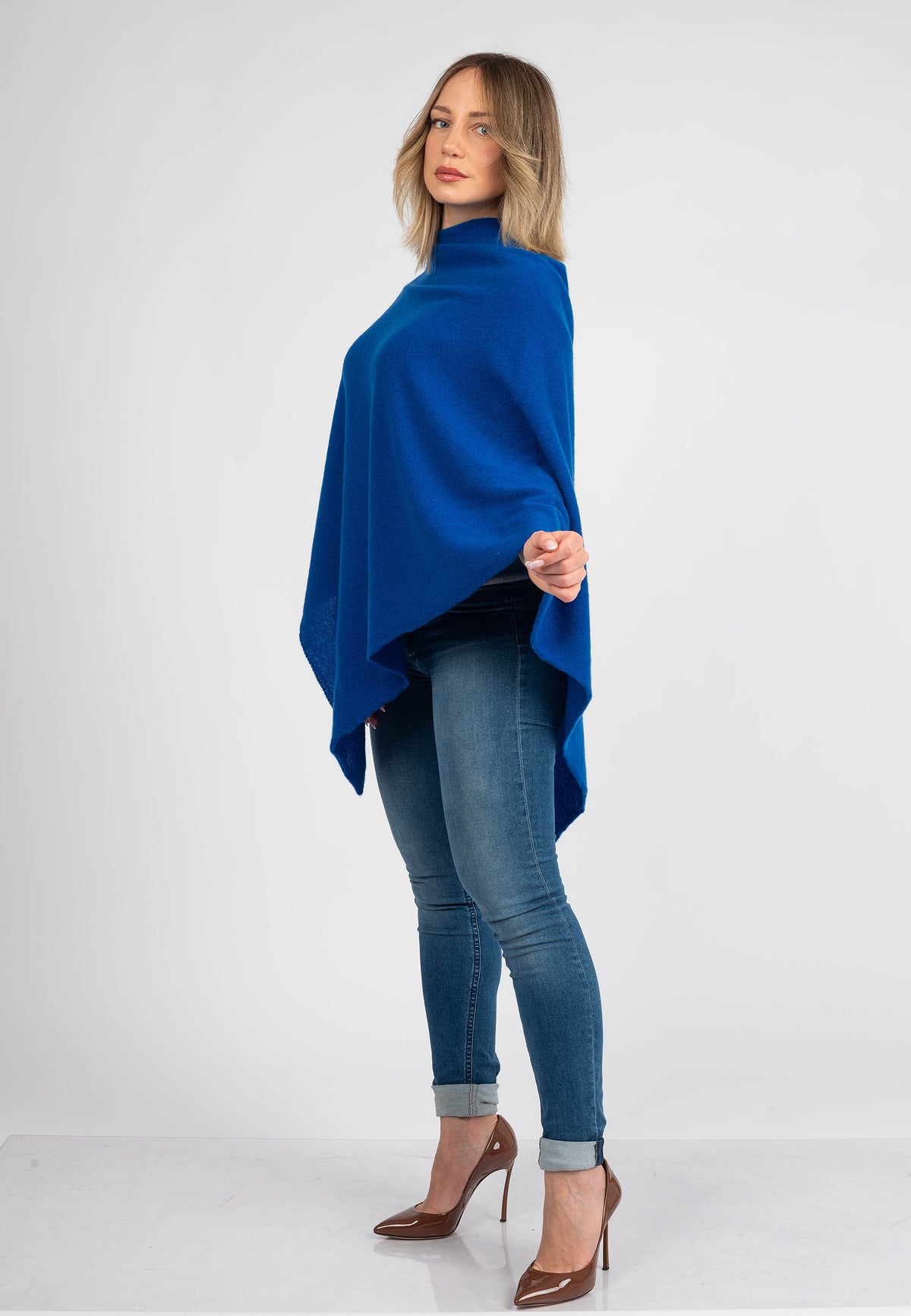 Poncho 100 % Kaschmir, Farbe Elektroblau, Ansicht 3 | Dalle Piane Cashmere