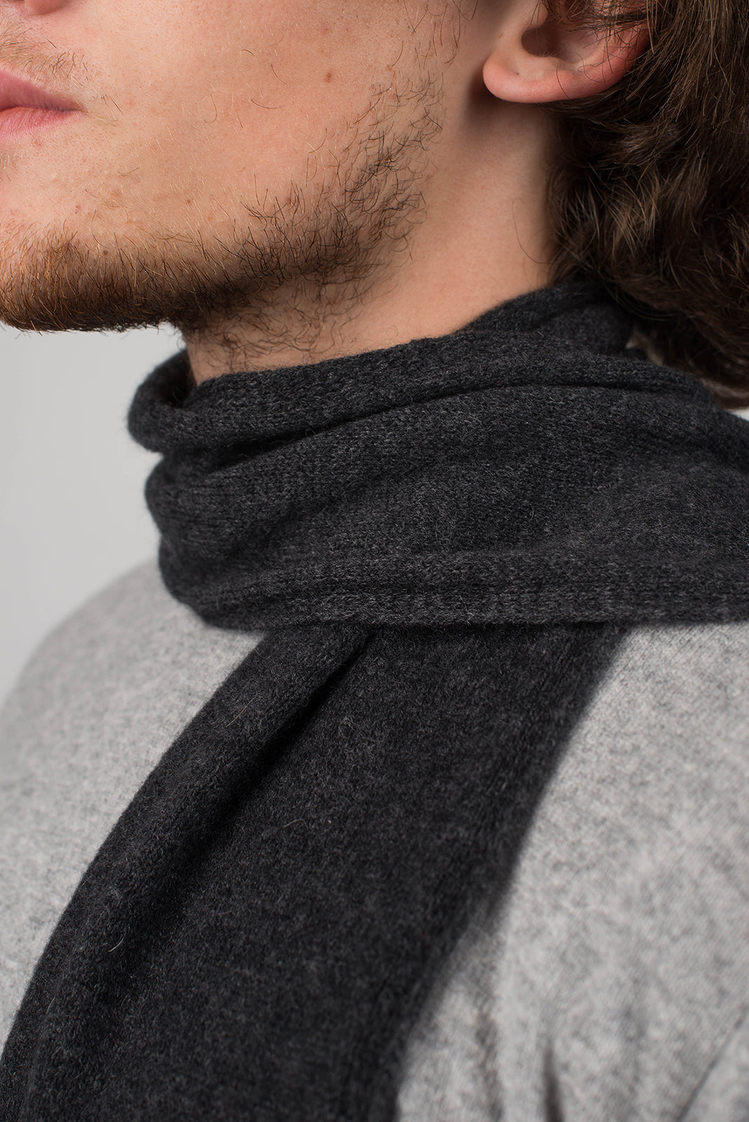 Mini Schal 100 % Kaschmir, Farbe Anthrazit, Ansicht 3 | Dalle Piane Cashmere