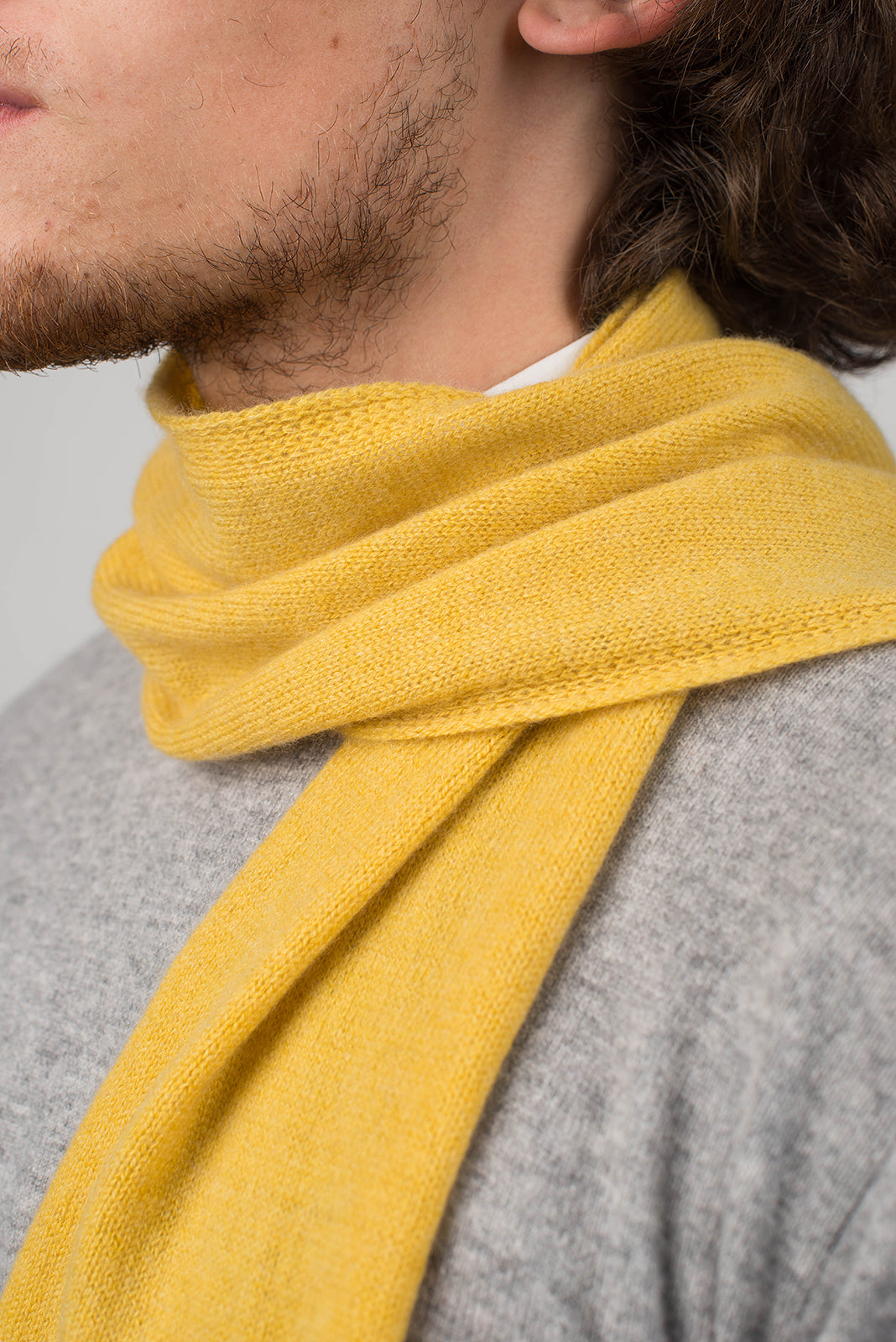 Mini Schal 100 % Kaschmir, Farbe Gelb, Ansicht 3 | Dalle Piane Cashmere