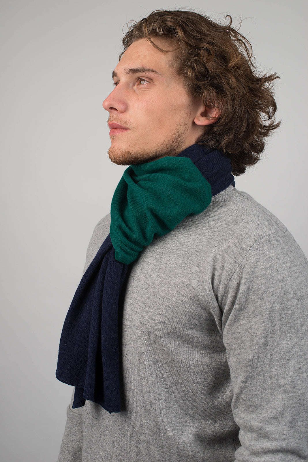 Zweifarbiger Schal 100 % Kaschmir, Farbe Blau-Grün, Ansicht 3 | Dalle Piane Cashmere