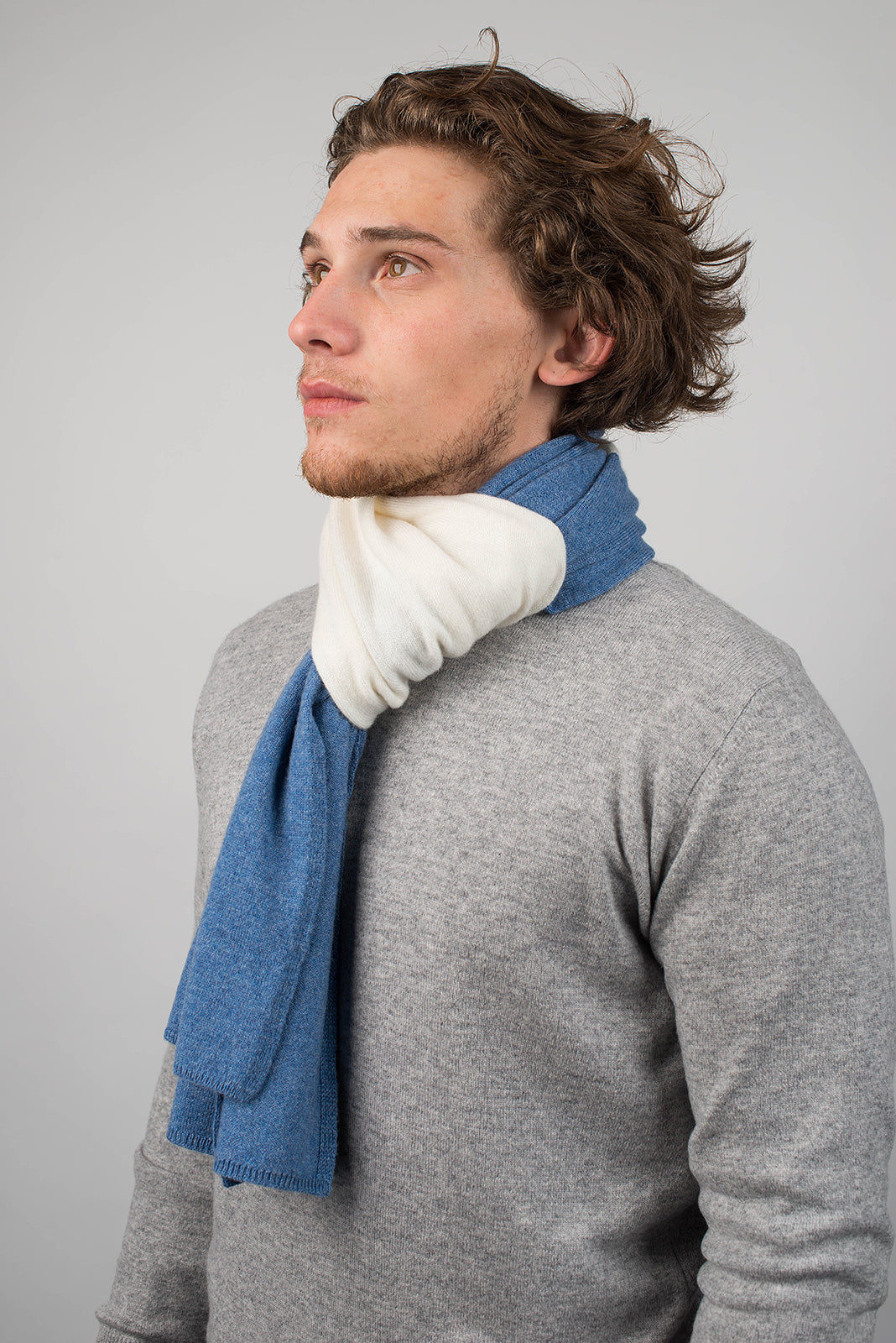 Zweifarbiger Schal 100 % Kaschmir, Farbe Creme-Hellblau, Ansicht 3 | Dalle Piane Cashmere