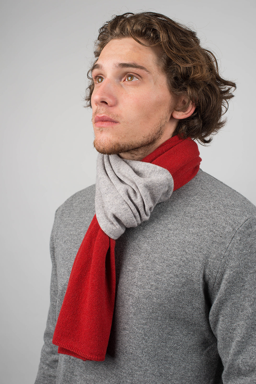 Zweifarbiger Schal 100 % Kaschmir, Farbe Rot-Grau, Ansicht 3 | Dalle Piane Cashmere
