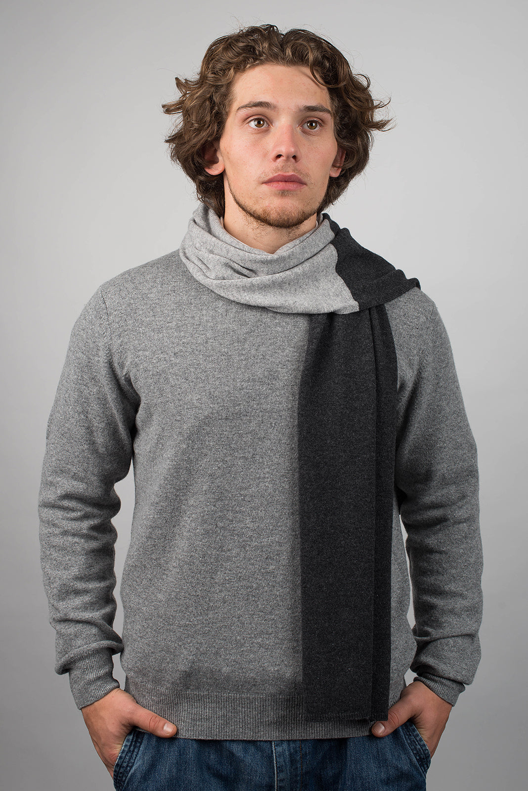 Zweifarbiger Schal 100 % Kaschmir, Farbe Anthrazit-Grau, Ansicht 2 | Dalle Piane Cashmere