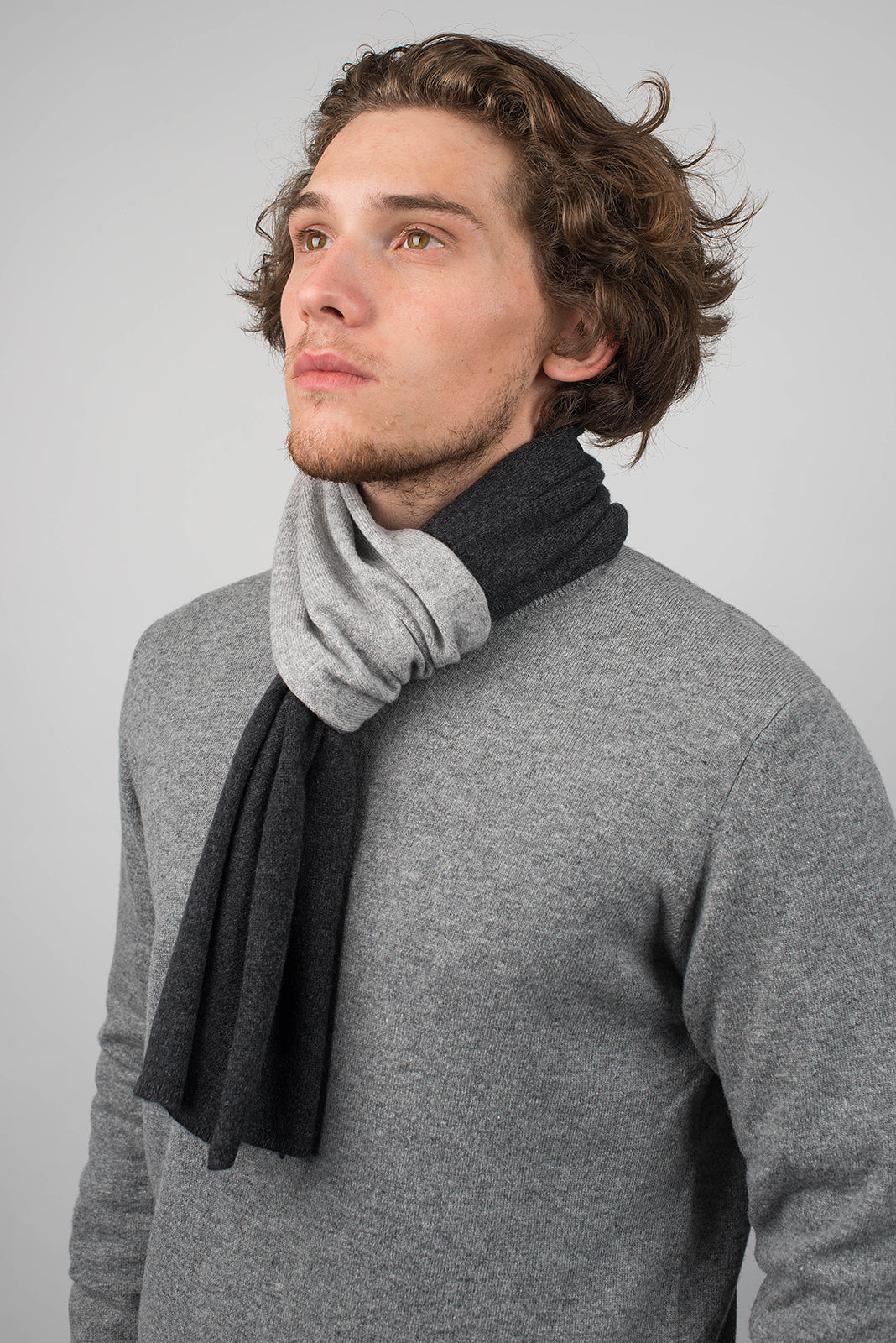 Zweifarbiger Schal 100 % Kaschmir, Farbe Anthrazit-Grau, Ansicht 3 | Dalle Piane Cashmere