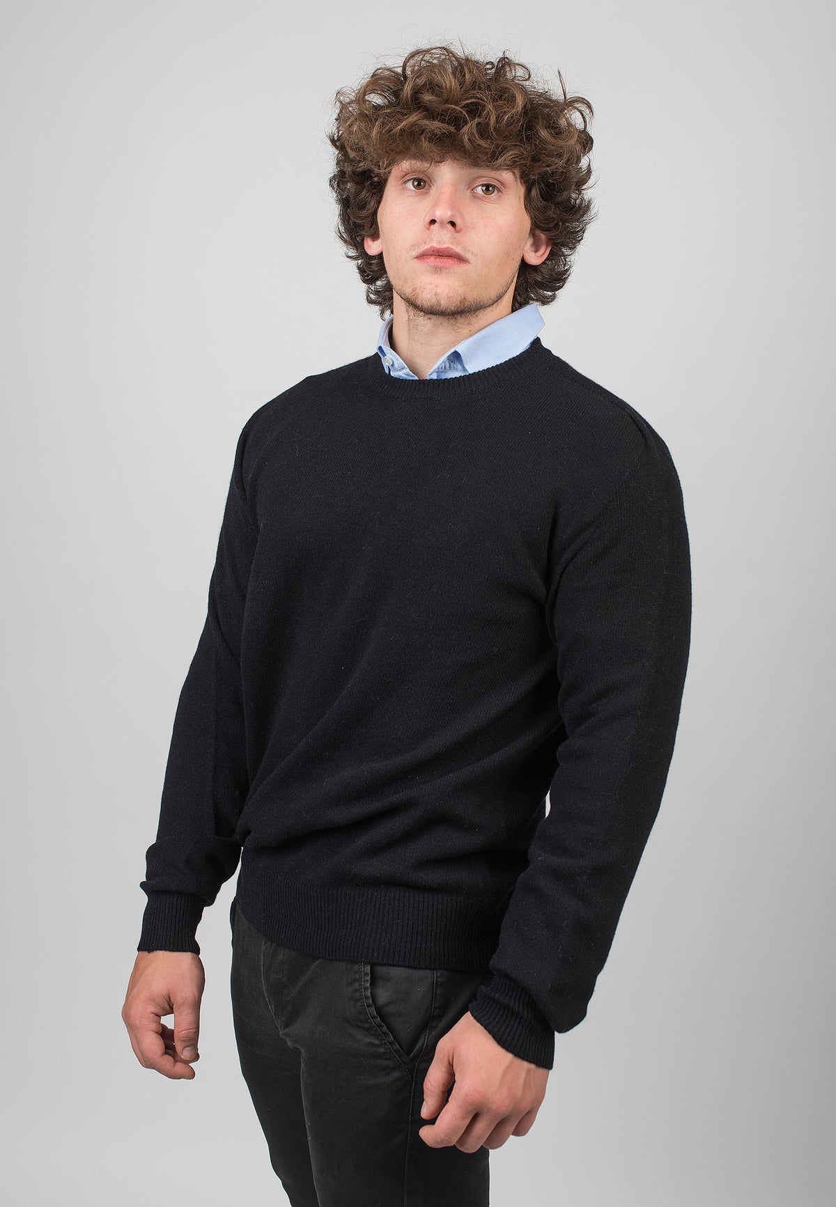 Herren-Rundhalspullover aus regeneriertem Kaschmir, Farbe Schwarz, Ansicht 2 | Dalle Piane Cashmere