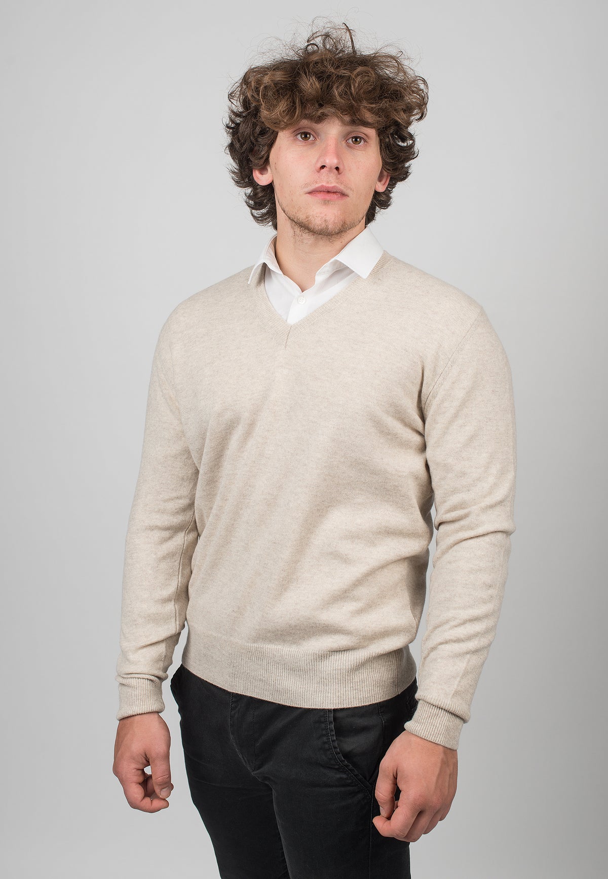 V-Ausschnitt 100 % Kaschmir, Farbe Beige, Ansicht 2 | Dalle Piane Cashmere