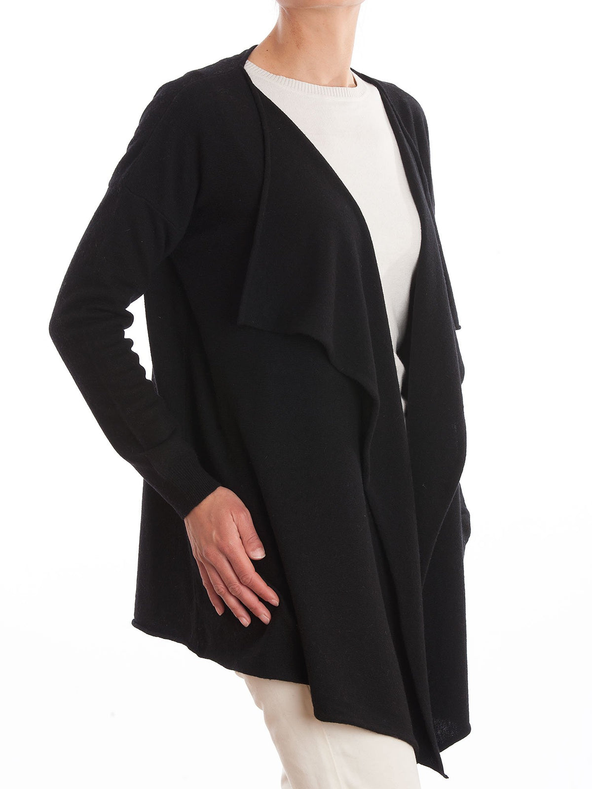 Strickjacke mit Wasserfallkragen aus Kaschmirmischung, Farbe Schwarz, Ansicht 2 | Dalle Piane Cashmere