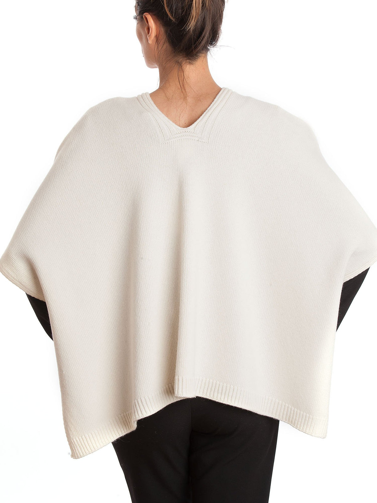 Cape mit seitlichen Knöpfen aus Kaschmirmischung, Farbe Creme, Ansicht 3 | Dalle Piane Cashmere