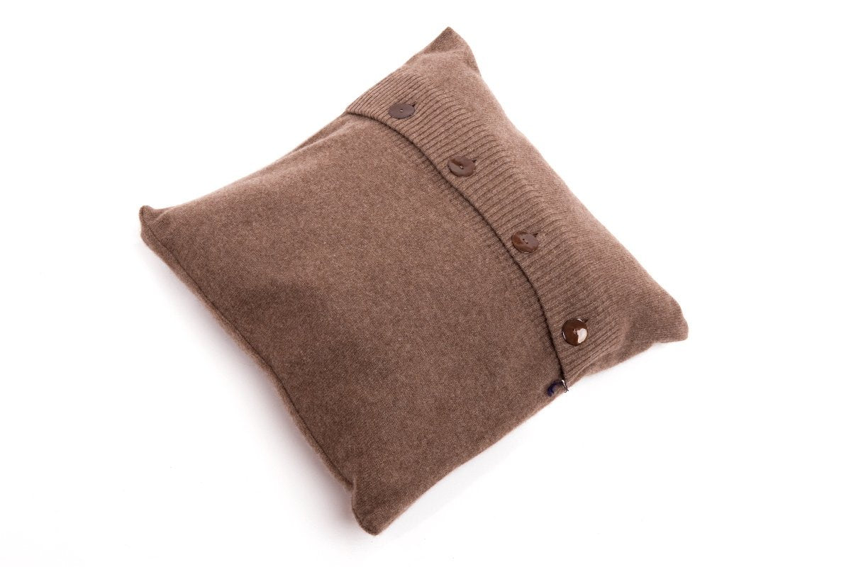 Kissen aus 100 % Kaschmir mit Knöpfen, Farbe Nerz | Dalle Piane Cashmere