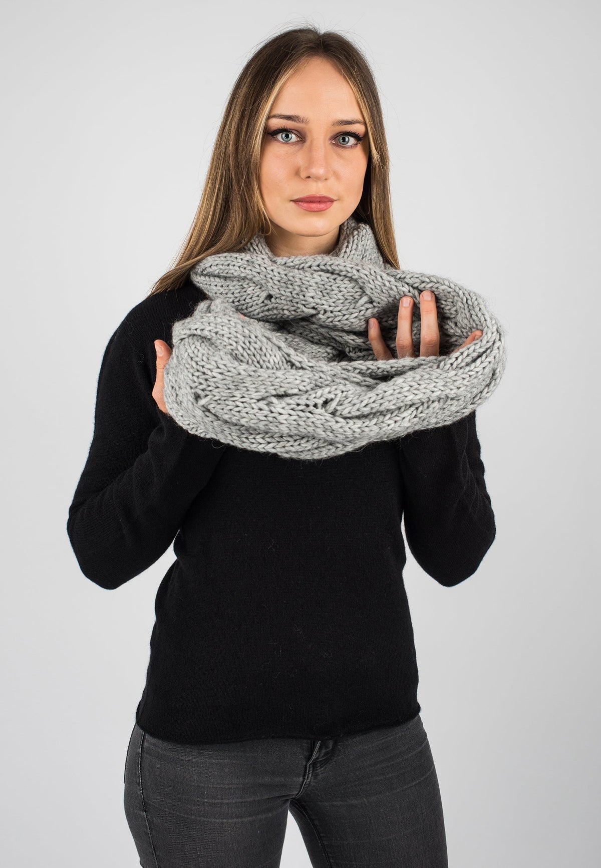 Schal mit Zöpfen, Farbe Grau, Ansicht 7 | Dalle Piane Cashmere