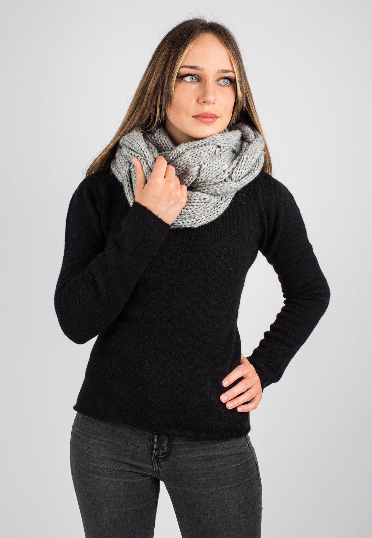 Schal mit Zöpfen, Farbe Grau, Ansicht 8 | Dalle Piane Cashmere