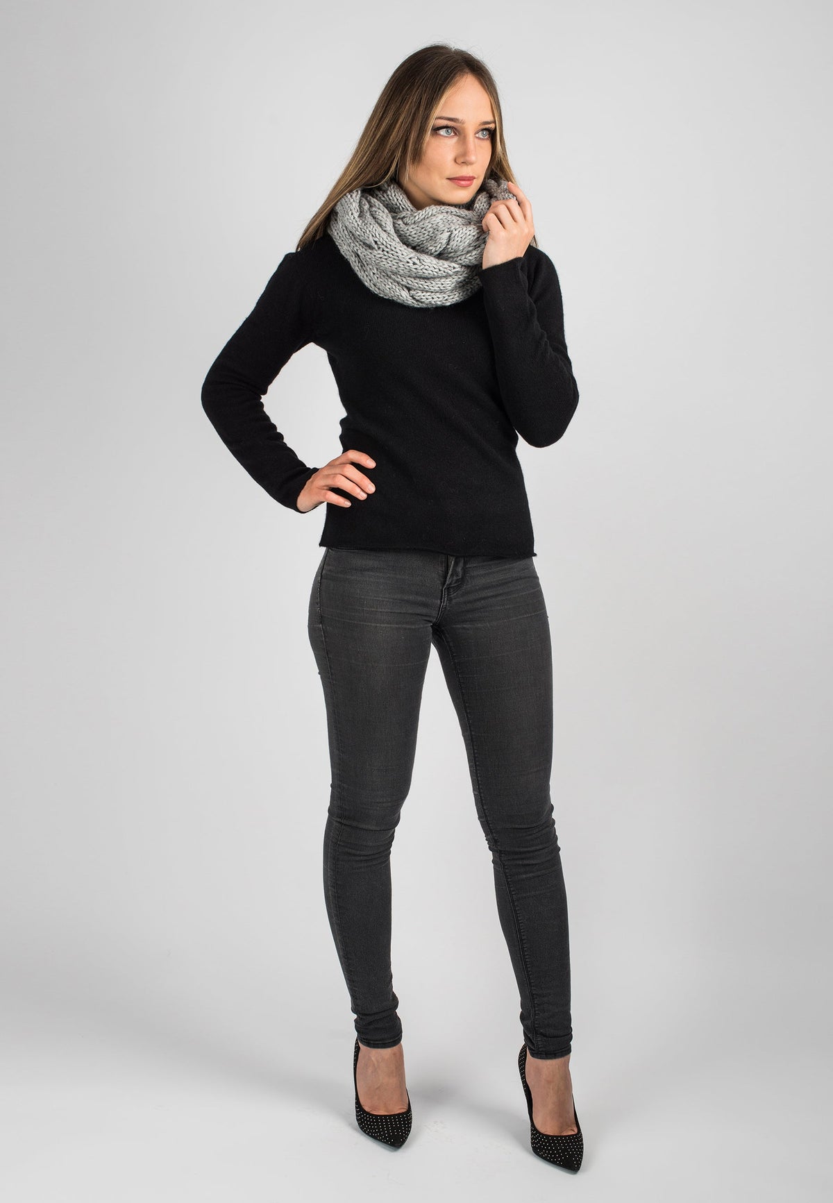 Schal mit Zöpfen, Farbe Grau, Ansicht 9 | Dalle Piane Cashmere