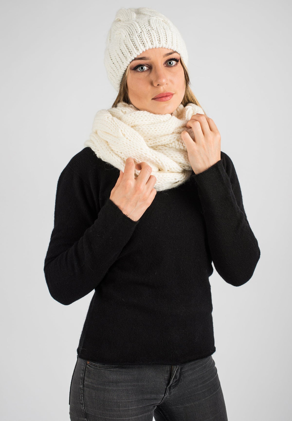 Schal mit Zöpfen, Farbe Creme, Ansicht 6 | Dalle Piane Cashmere