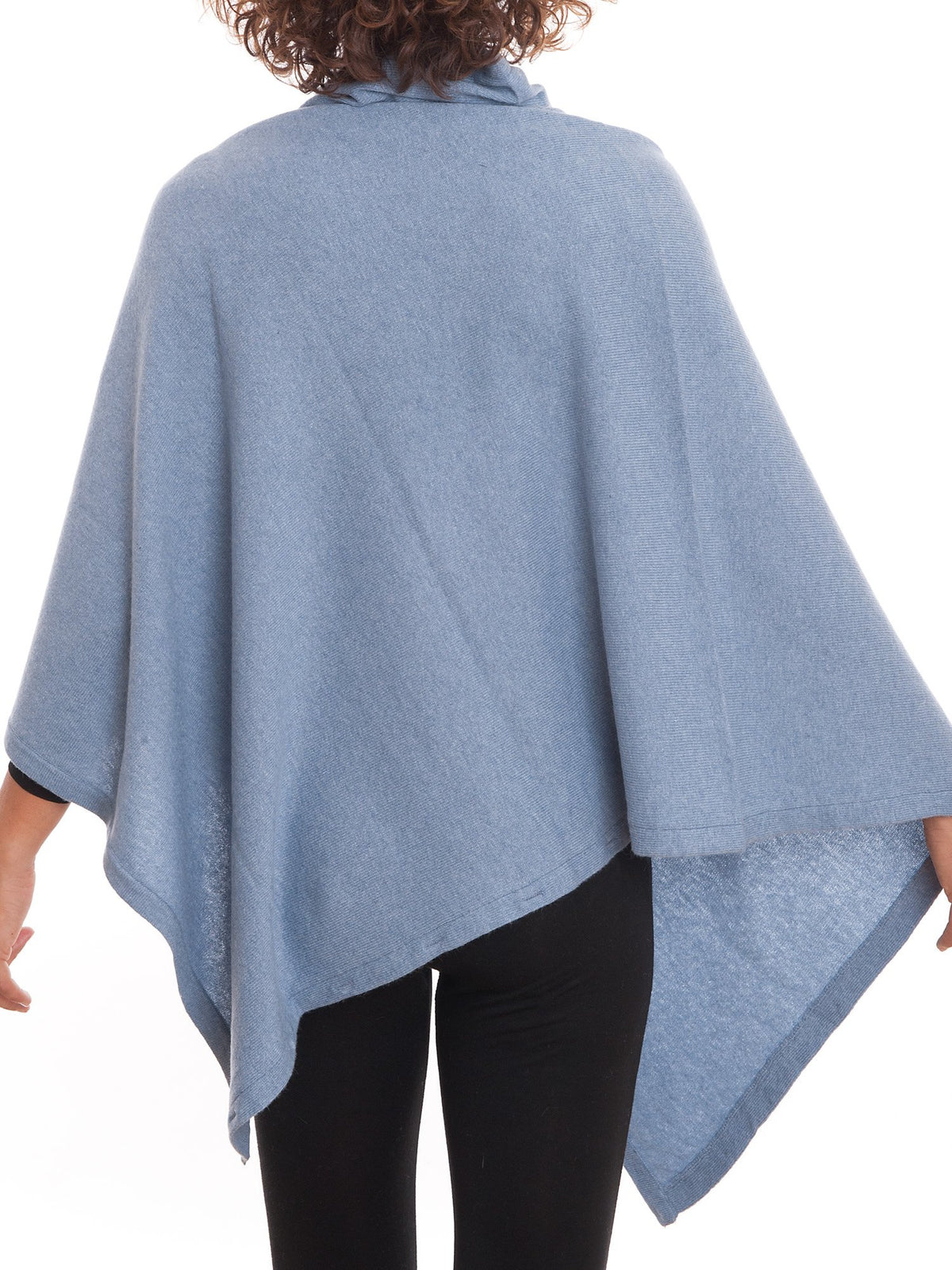 Poncho aus Kaschmirmischung mit Knöpfen, Farbe Himmel, Ansicht 2 | Dalle Piane Cashmere