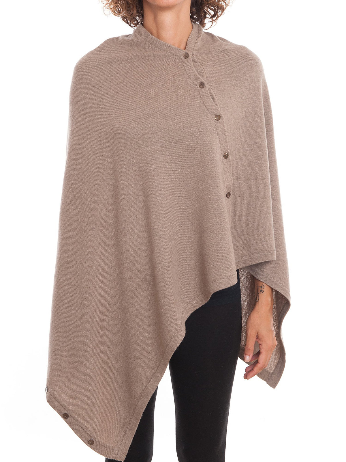 Poncho aus Kaschmirmischung mit Knöpfen, Farbe Nerz | Dalle Piane Cashmere