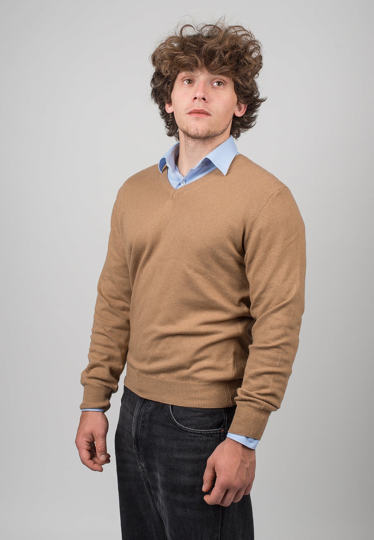 V-Ausschnitt aus Kaschmirmischung, Farbe Kamel, Ansicht 2 | Dalle Piane Cashmere