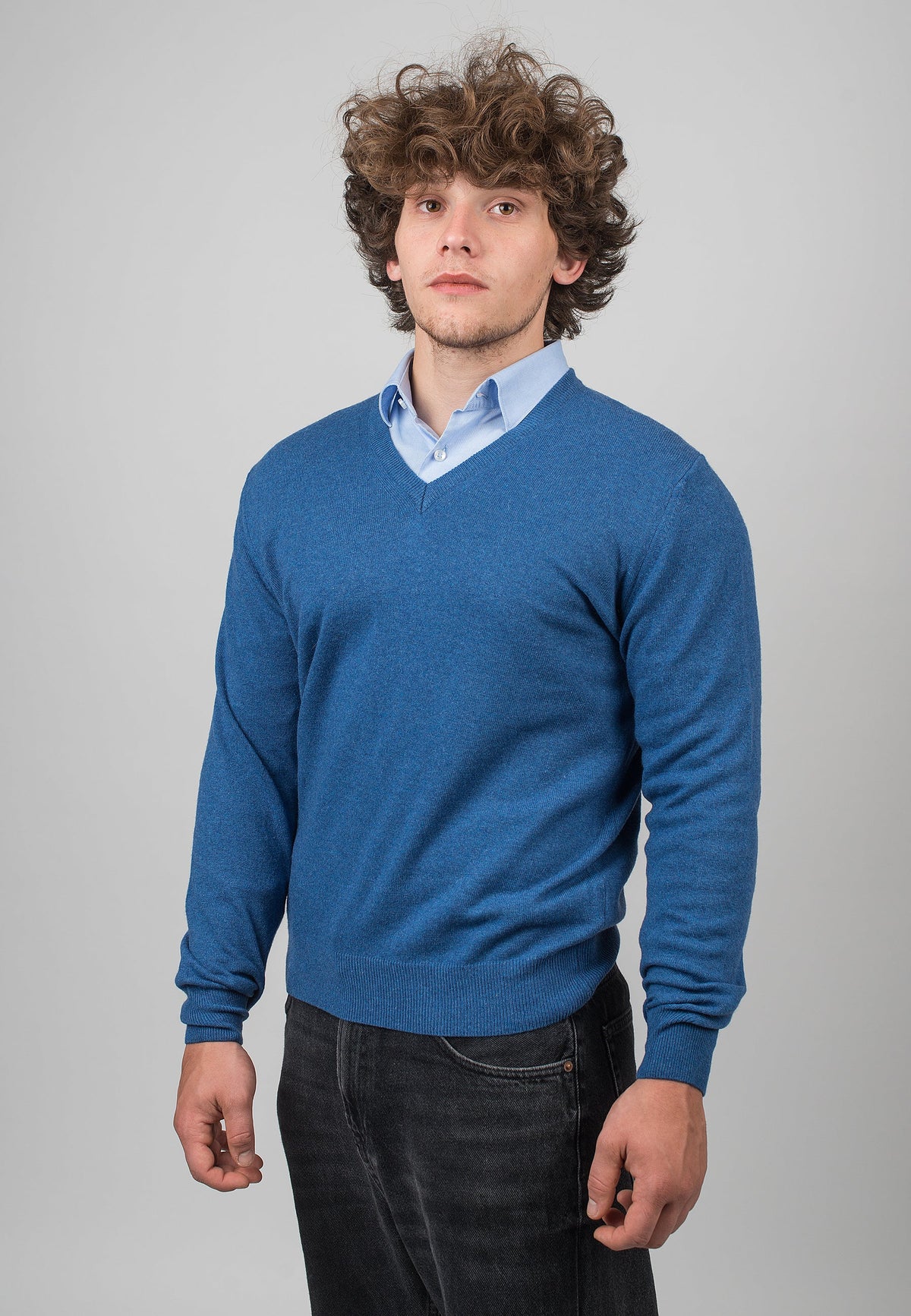 V-Ausschnitt aus Kaschmirmischung, Farbe Royalblau, Ansicht 2 | Dalle Piane Cashmere