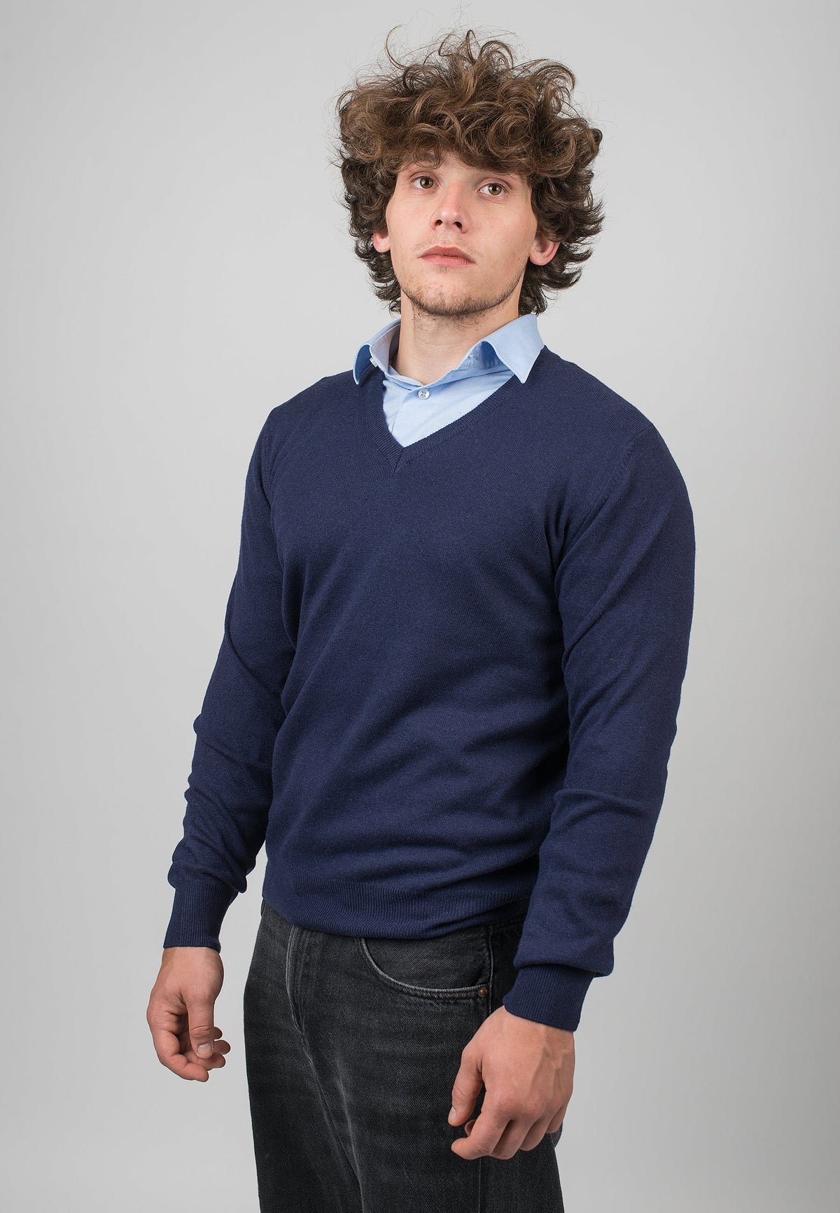 V-Ausschnitt aus Kaschmirmischung, Farbe Royalblau, Ansicht 4 | Dalle Piane Cashmere