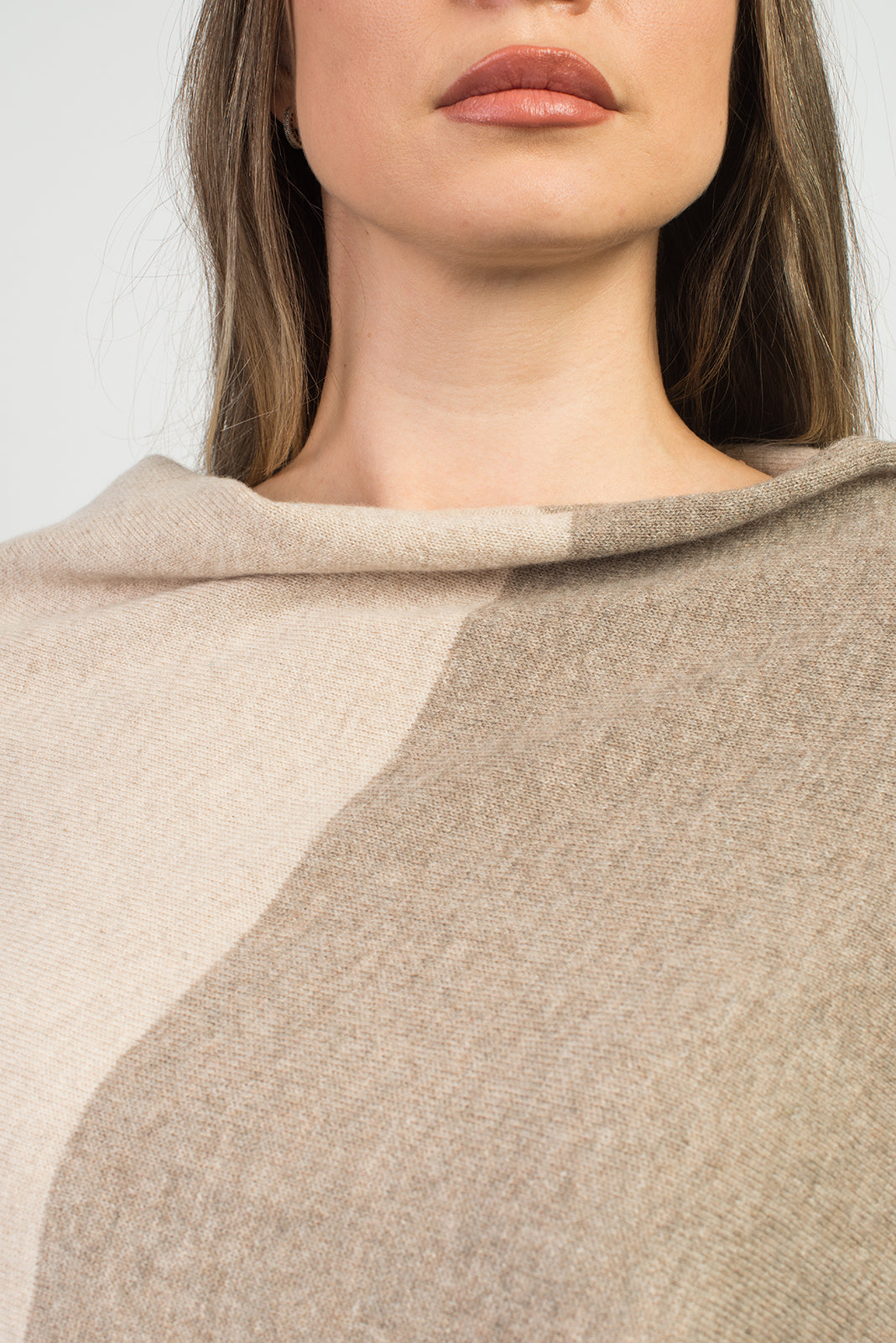 Zweifarbige Stola 100 % Kaschmir, Farbe Nerz-Beige, Ansicht 4 | Dalle Piane Cashmere