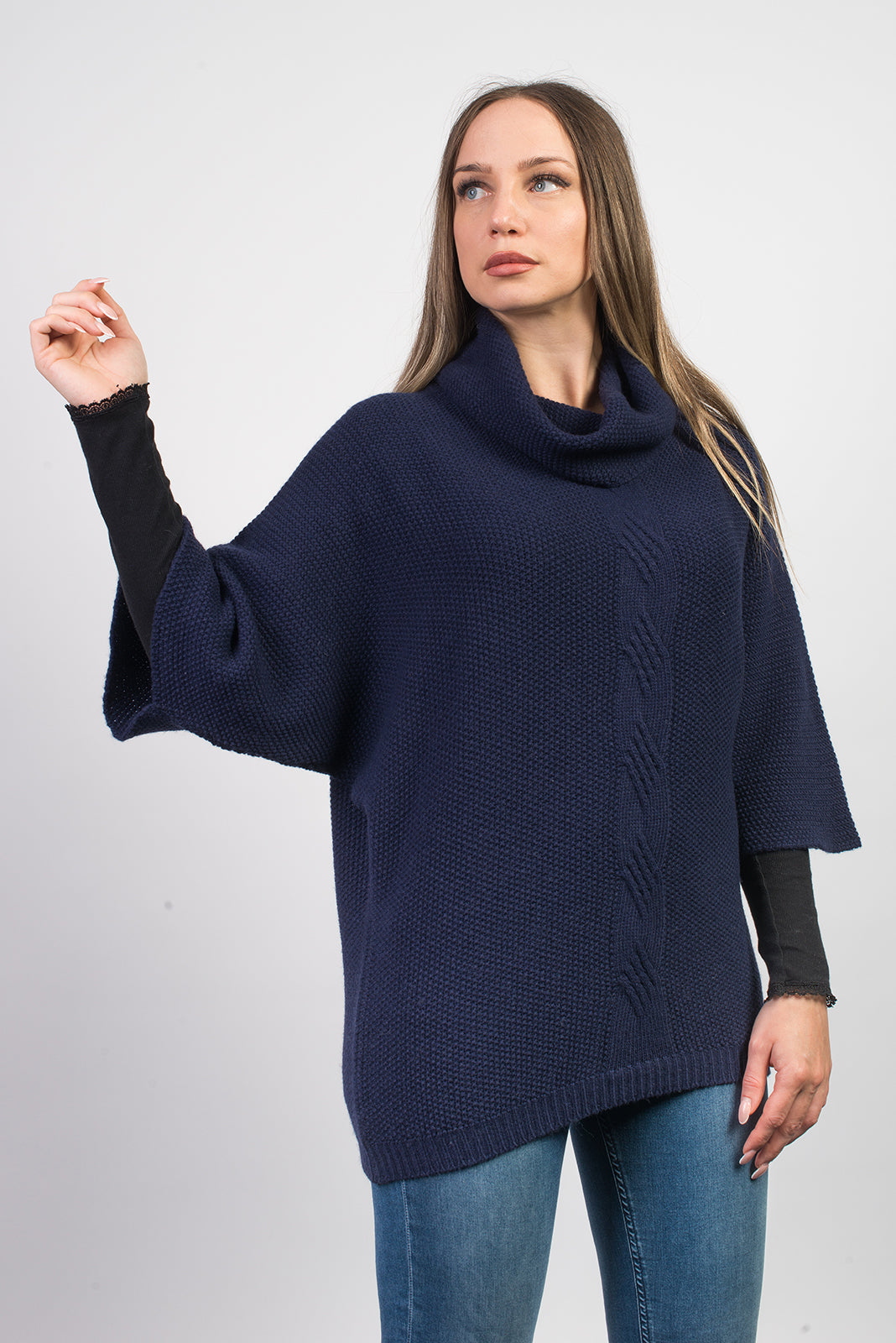 Fledermauspullover aus Kaschmirmischung mit Zopfmuster, Farbe Blau, Ansicht 2 | Dalle Piane Cashmere