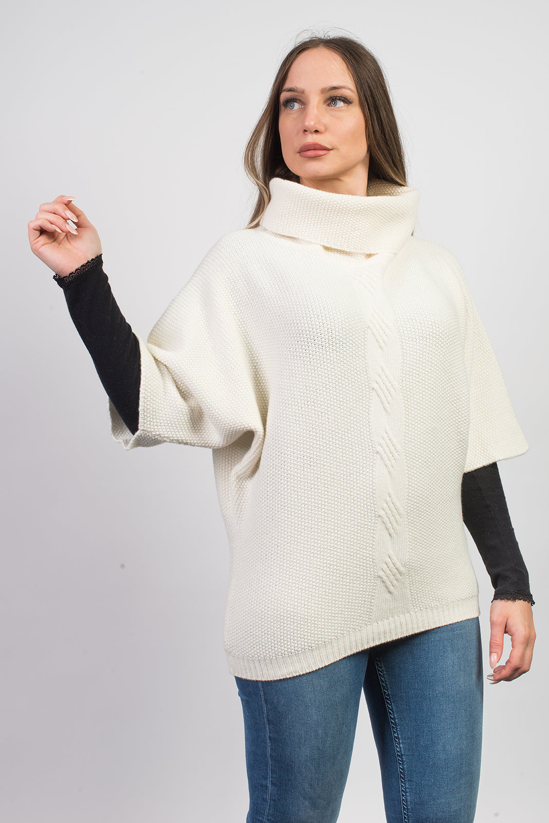 Fledermauspullover aus Kaschmirmischung mit Zopfmuster, Farbe Creme, Ansicht 2 | Dalle Piane Cashmere