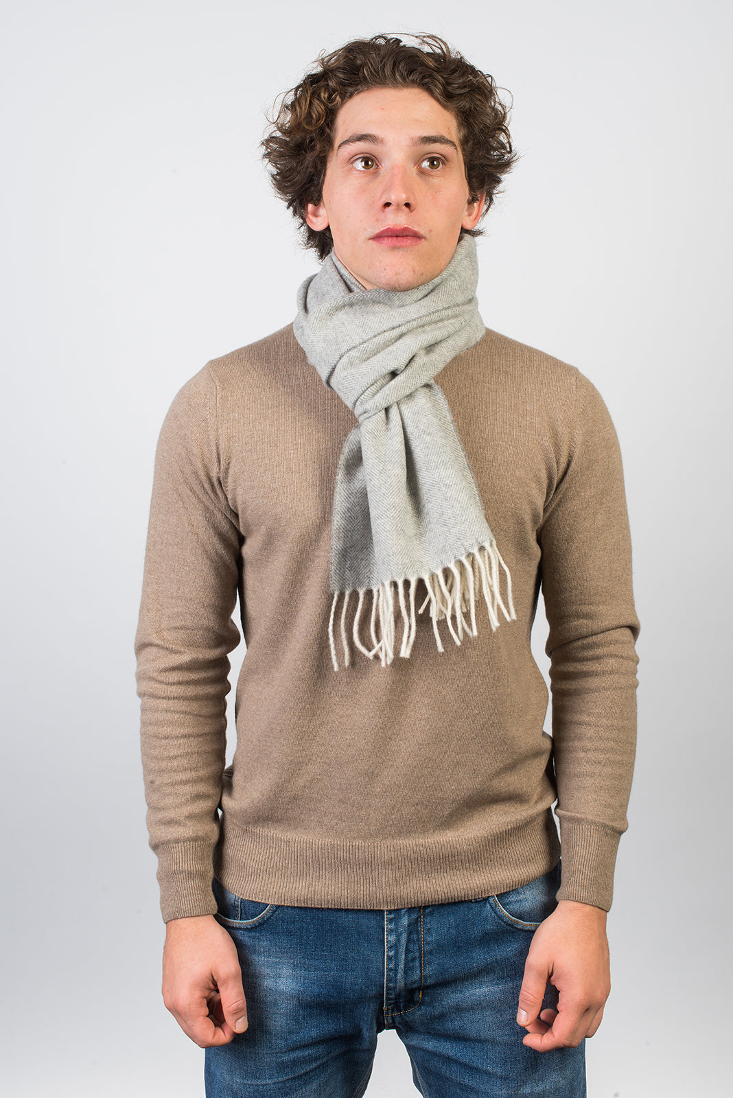 Fischgrät-Schal aus Wolle und Kaschmir, Farbe Hellgrau, Ansicht 3 | Dalle Piane Cashmere