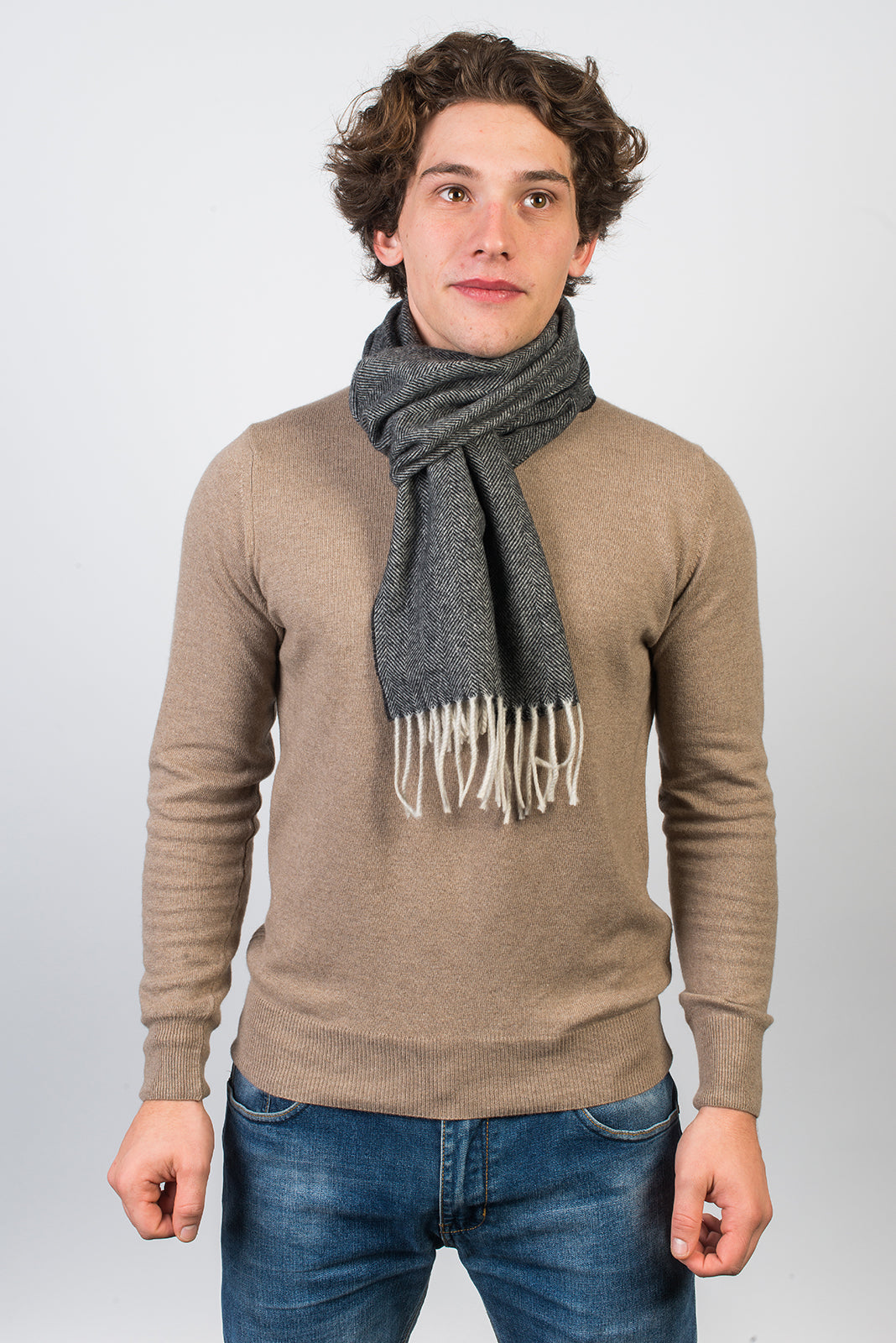 Fischgrät-Schal aus Wolle und Kaschmir, Farbe Schwarz, Ansicht 3 | Dalle Piane Cashmere