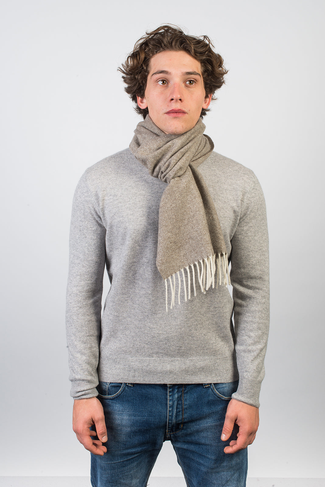 Fischgrät-Schal aus Wolle und Kaschmir, Farbe Taupe, Ansicht 3 | Dalle Piane Cashmere