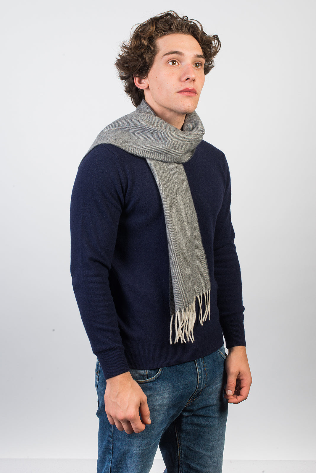 Fischgrät-Schal aus Wolle und Kaschmir, Farbe Dunkelgrau, Ansicht 2 | Dalle Piane Cashmere