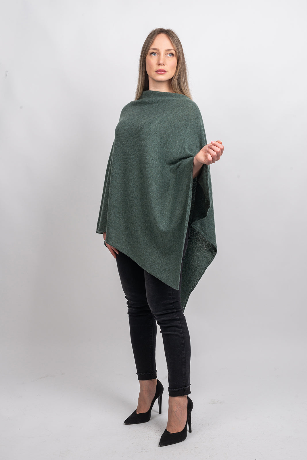 Poncho 100 % Kaschmir, Farbe Salbeigrün, Ansicht 2 | Dalle Piane Cashmere