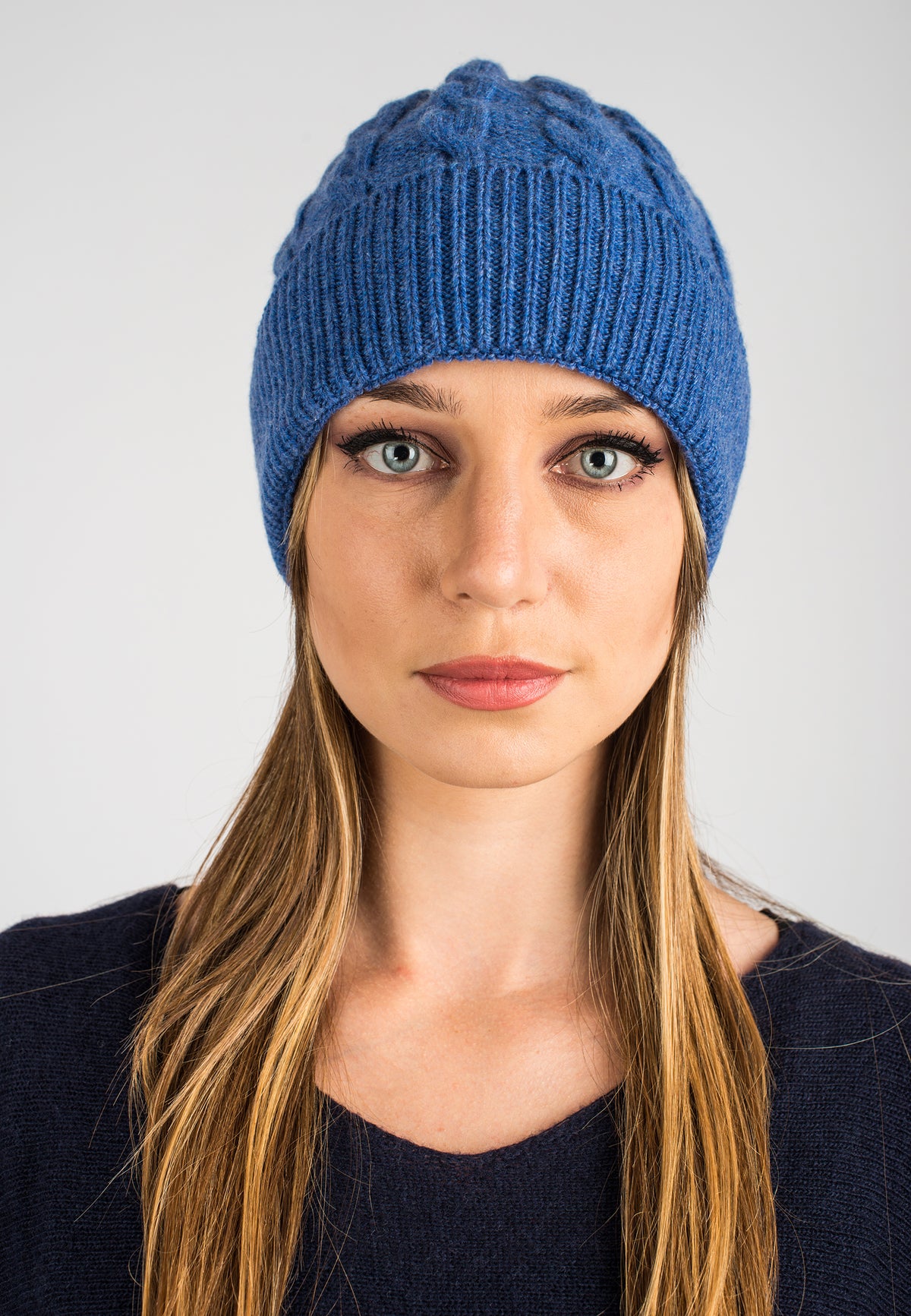 Zopfstrickmütze aus regeneriertem Kaschmir, Farbe Hellblau | Dalle Piane Cashmere