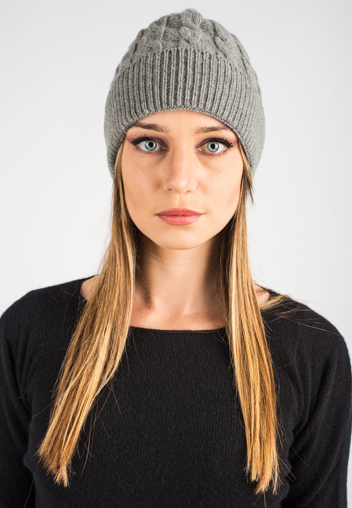 Zopfstrickmütze aus regeneriertem Kaschmir, Farbe Grau | Dalle Piane Cashmere