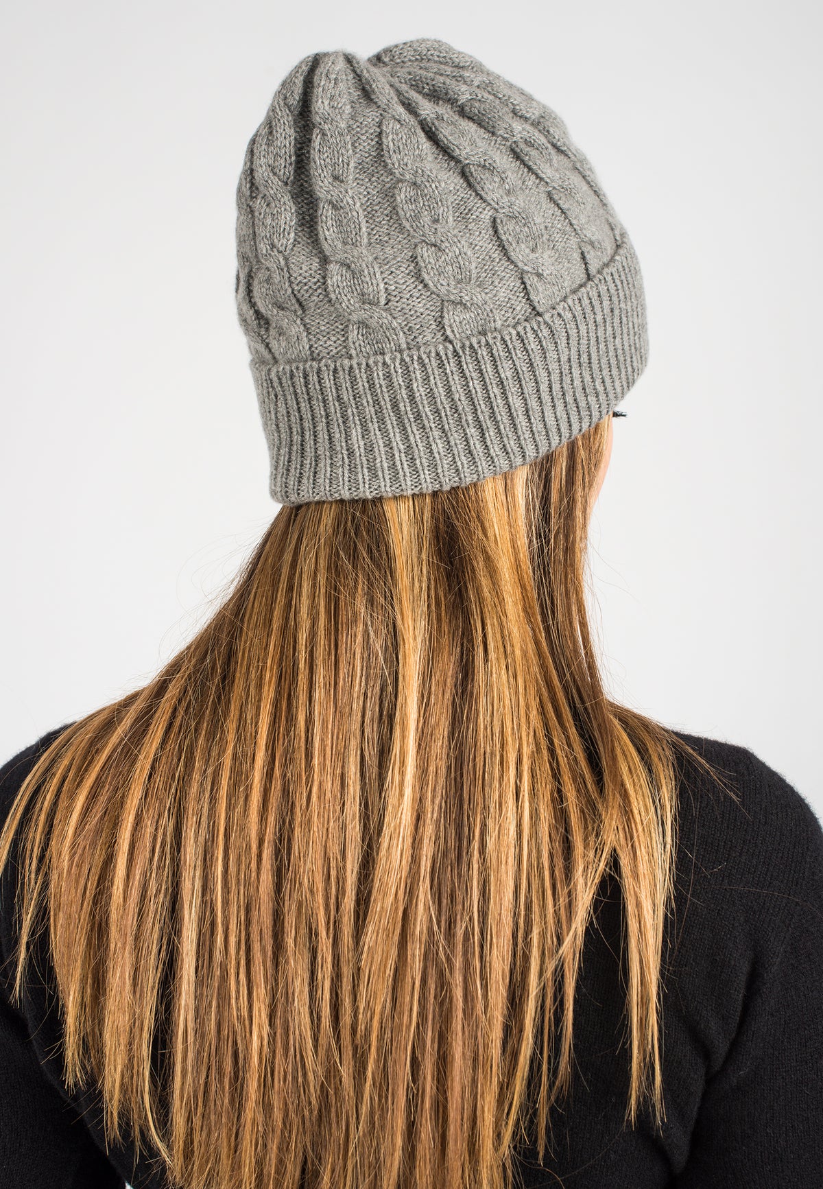 Zopfstrickmütze aus regeneriertem Kaschmir, Farbe Grau, Ansicht 3 | Dalle Piane Cashmere